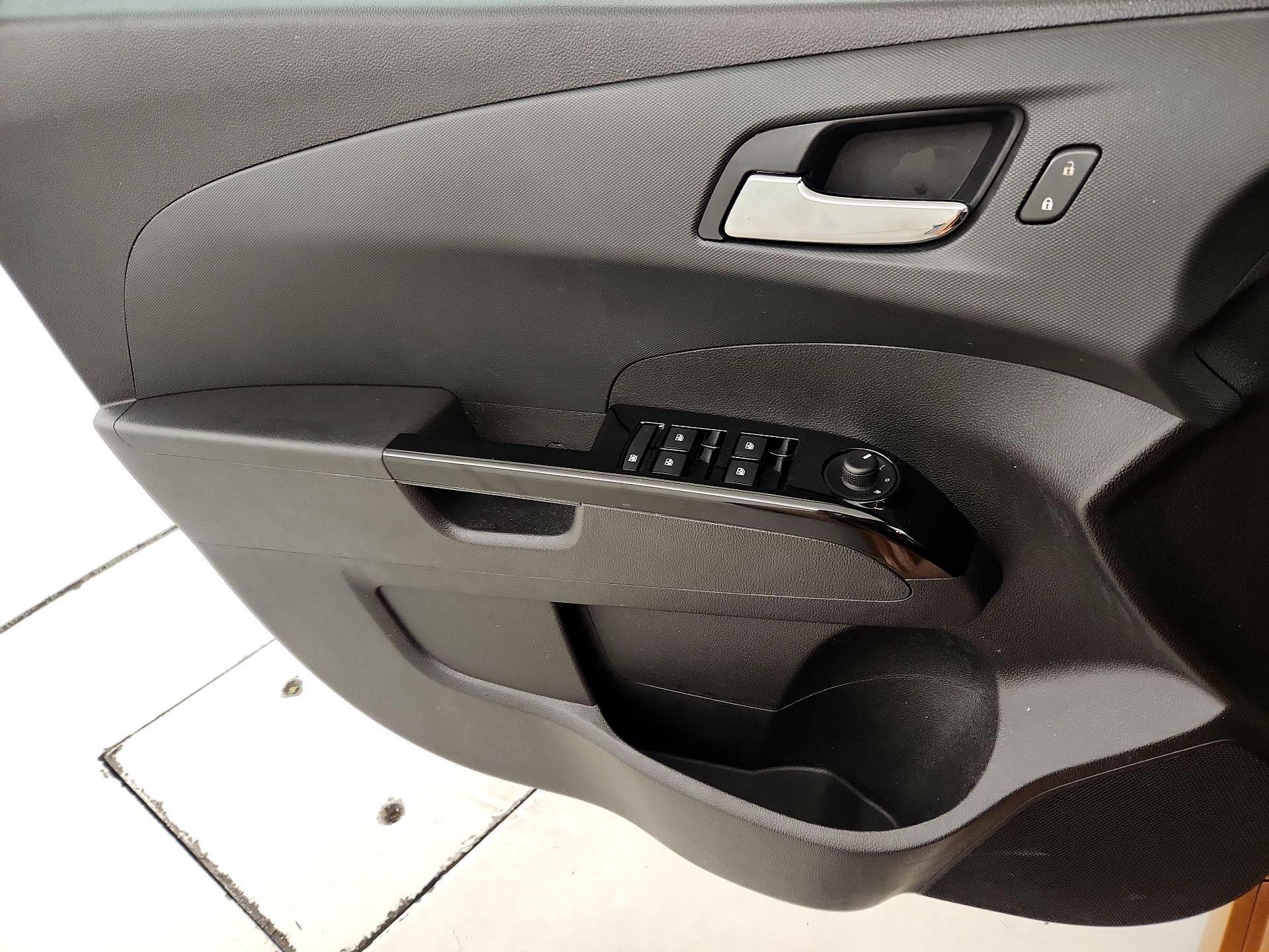 Thumbnail: 2017 Chevrolet Sonic - 12