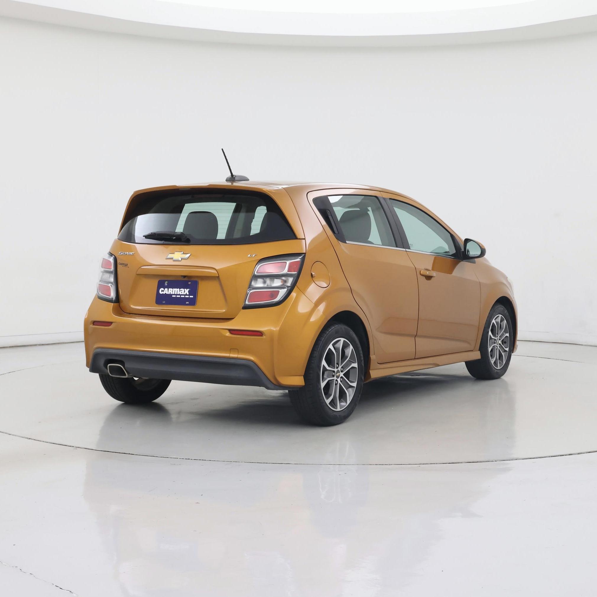 Thumbnail: 2017 Chevrolet Sonic - 8