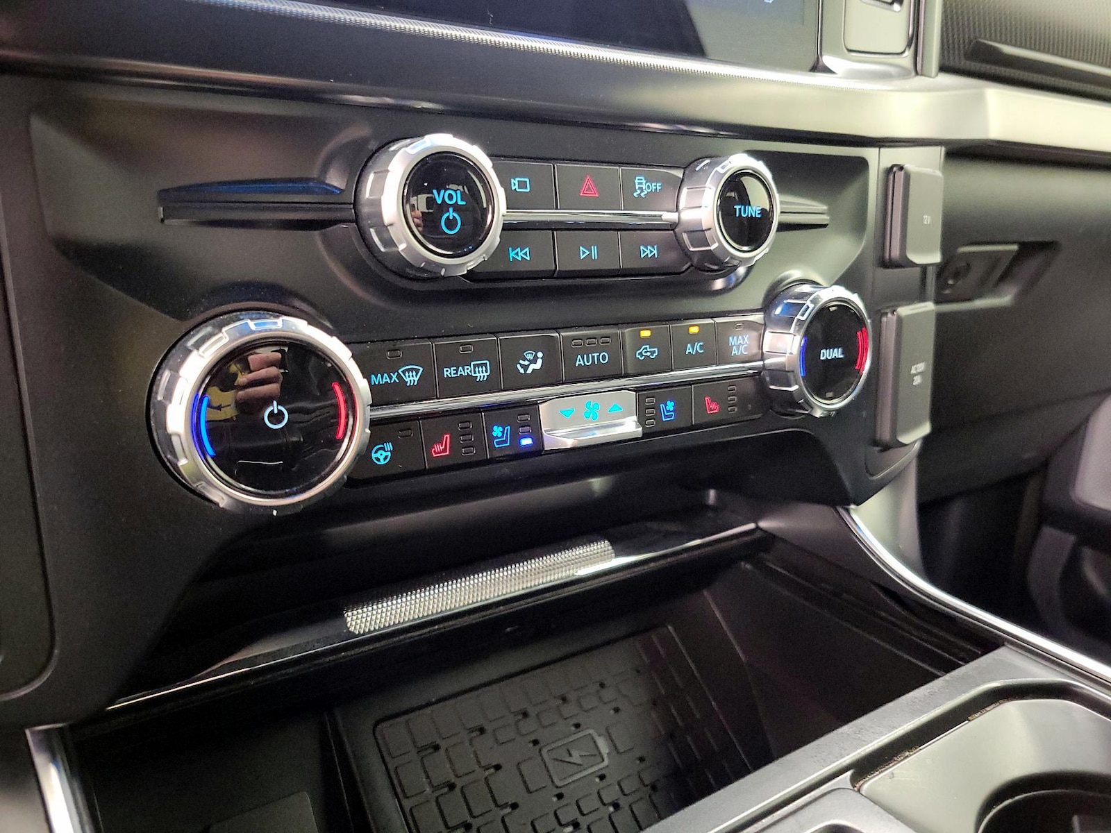 2025 Ford F-150 Raptor - Photo 18