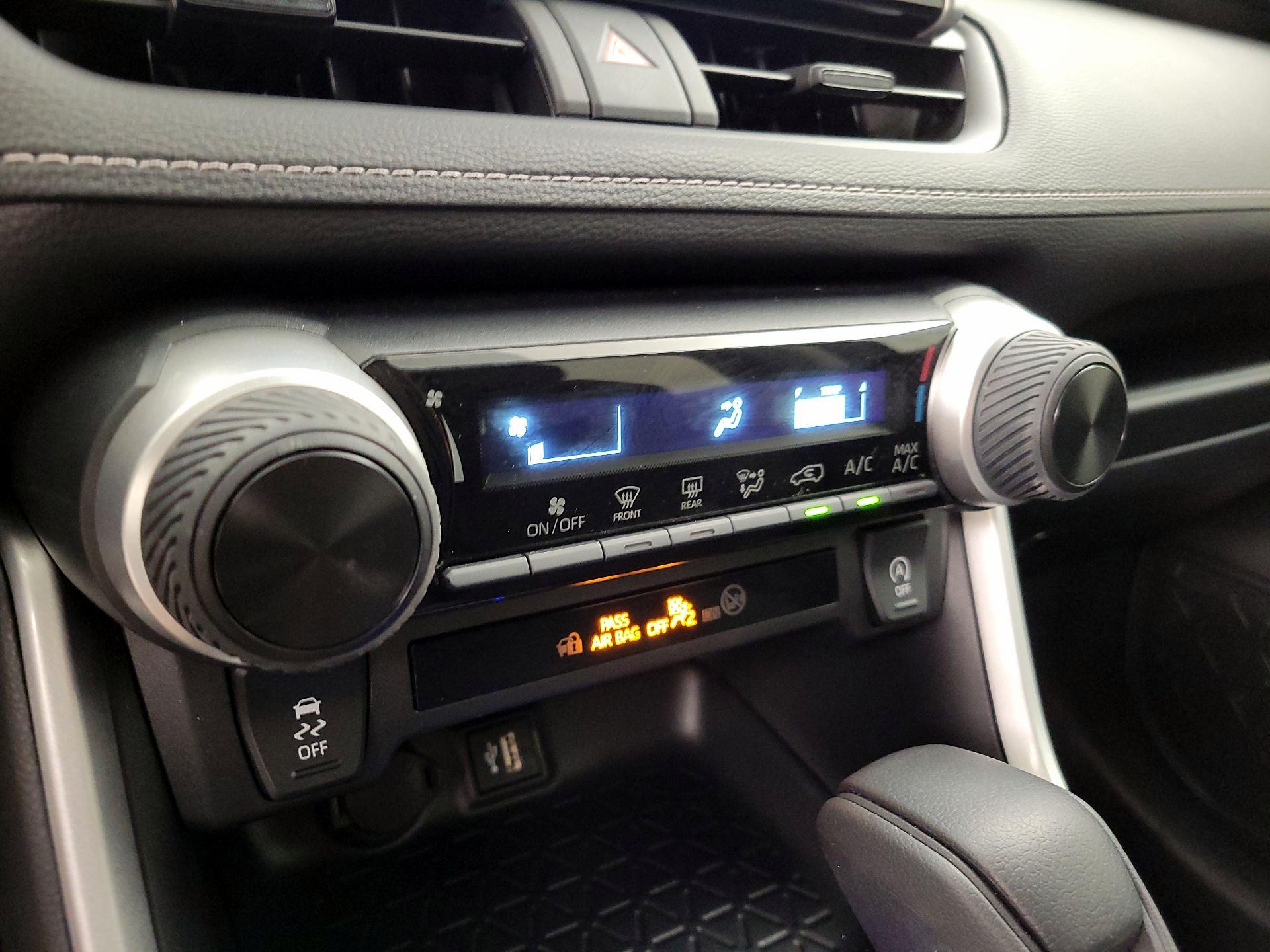 Thumbnail: 2025 Toyota RAV4 - 16