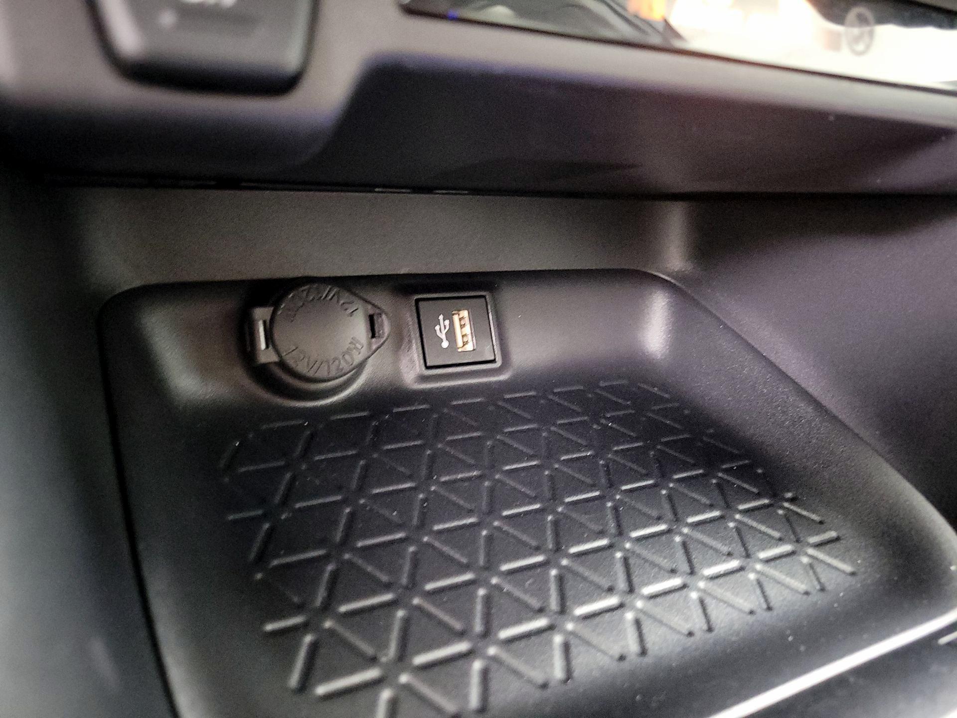 Thumbnail: 2025 Toyota RAV4 - 18