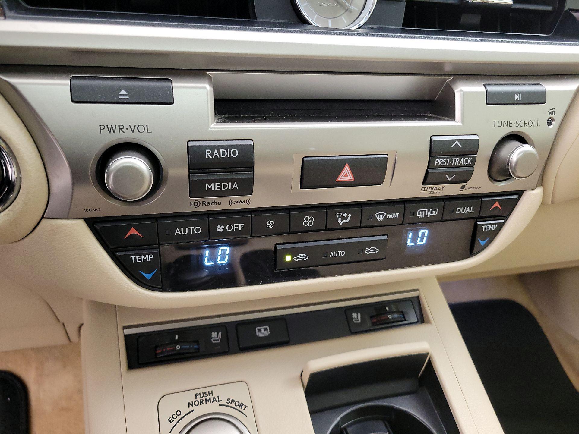 Thumbnail: 2014 Lexus ES - 17