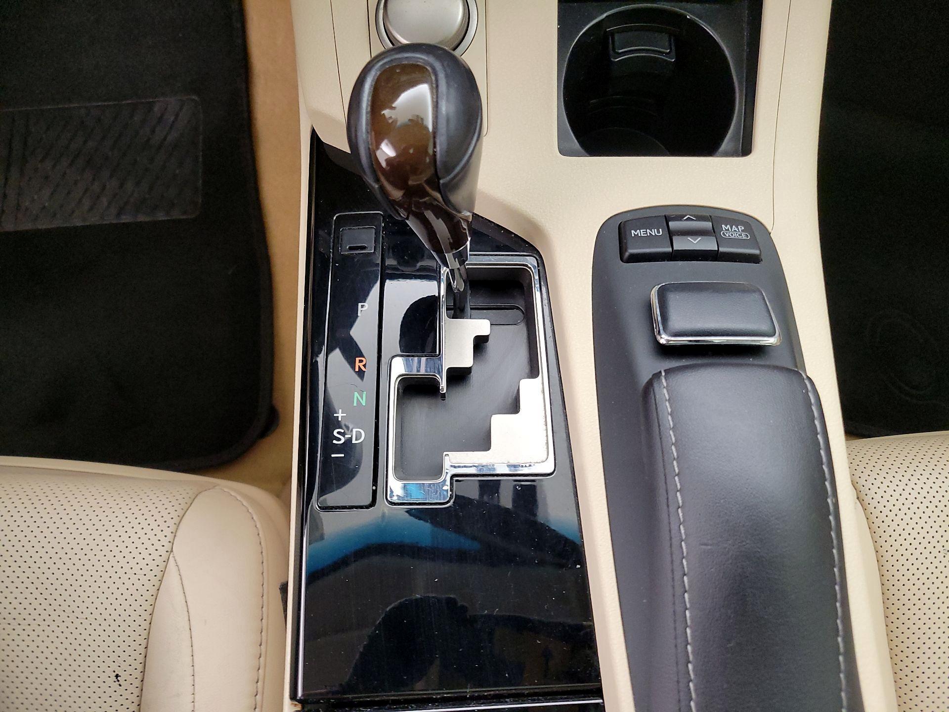 Thumbnail: 2014 Lexus ES - 18