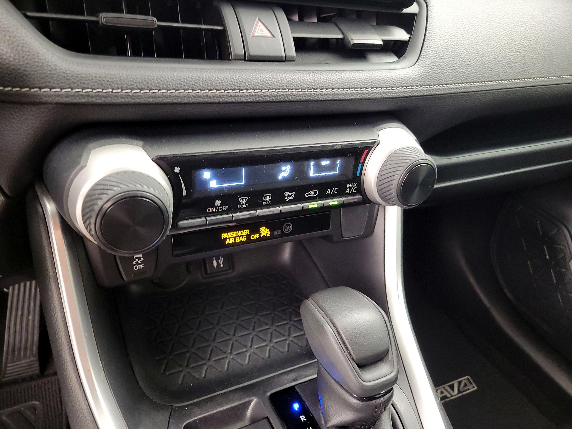 Thumbnail: 2019 Toyota RAV4 - 16