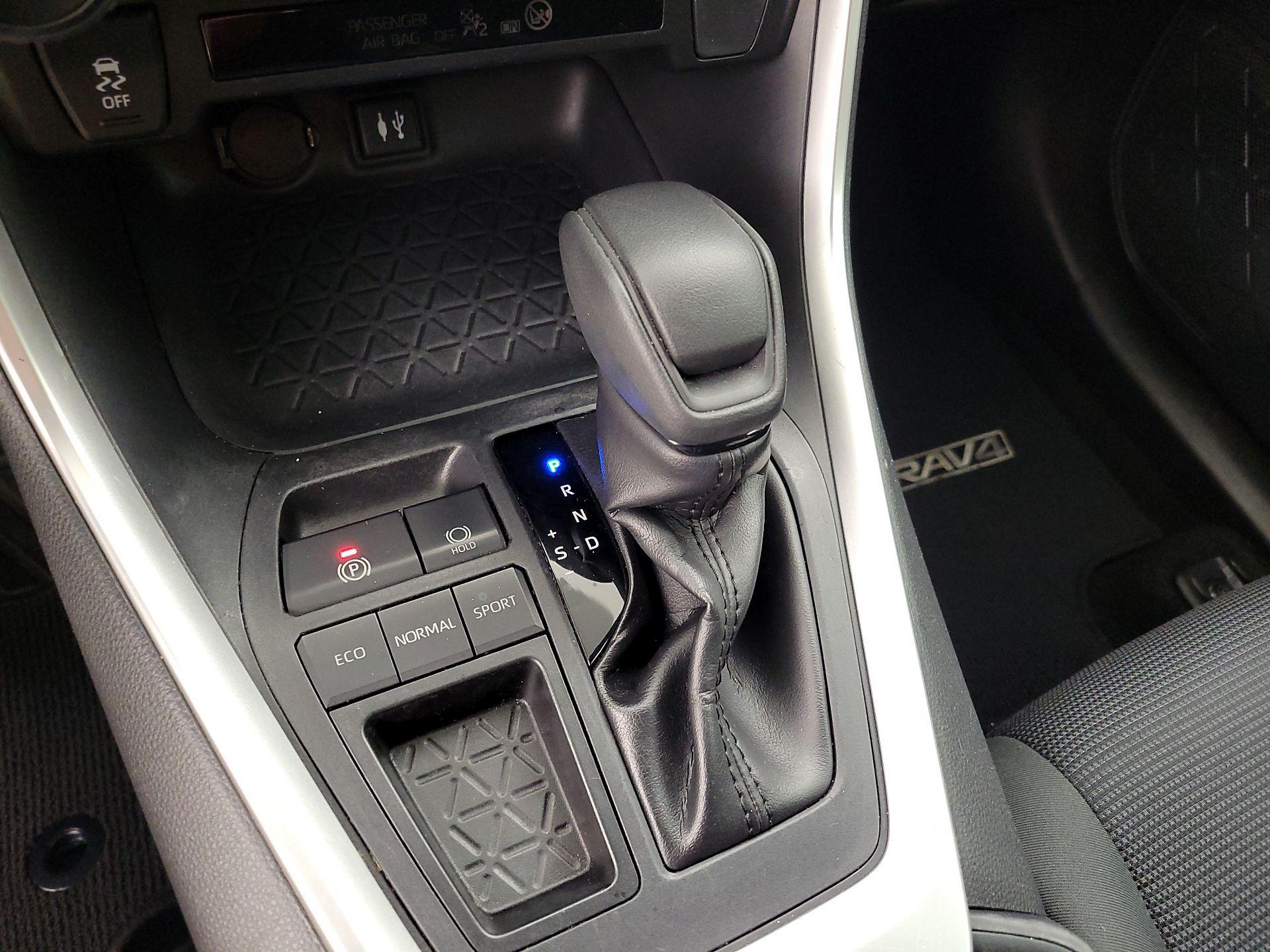 Thumbnail: 2019 Toyota RAV4 - 17