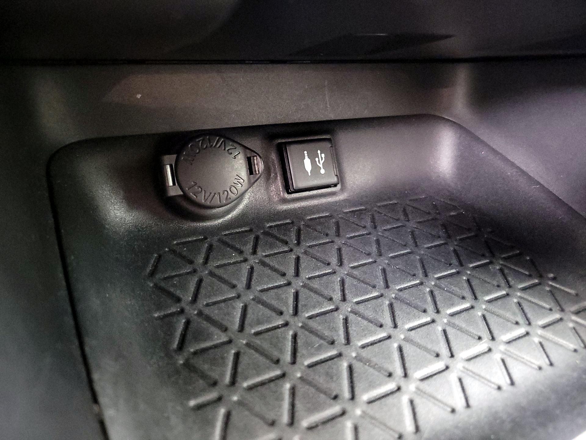 Thumbnail: 2019 Toyota RAV4 - 18