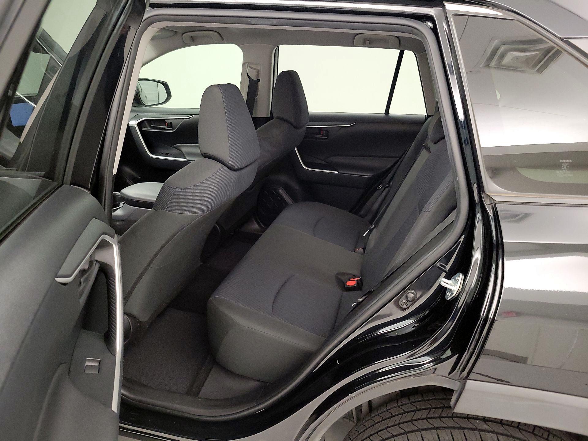 Thumbnail: 2019 Toyota RAV4 - 19