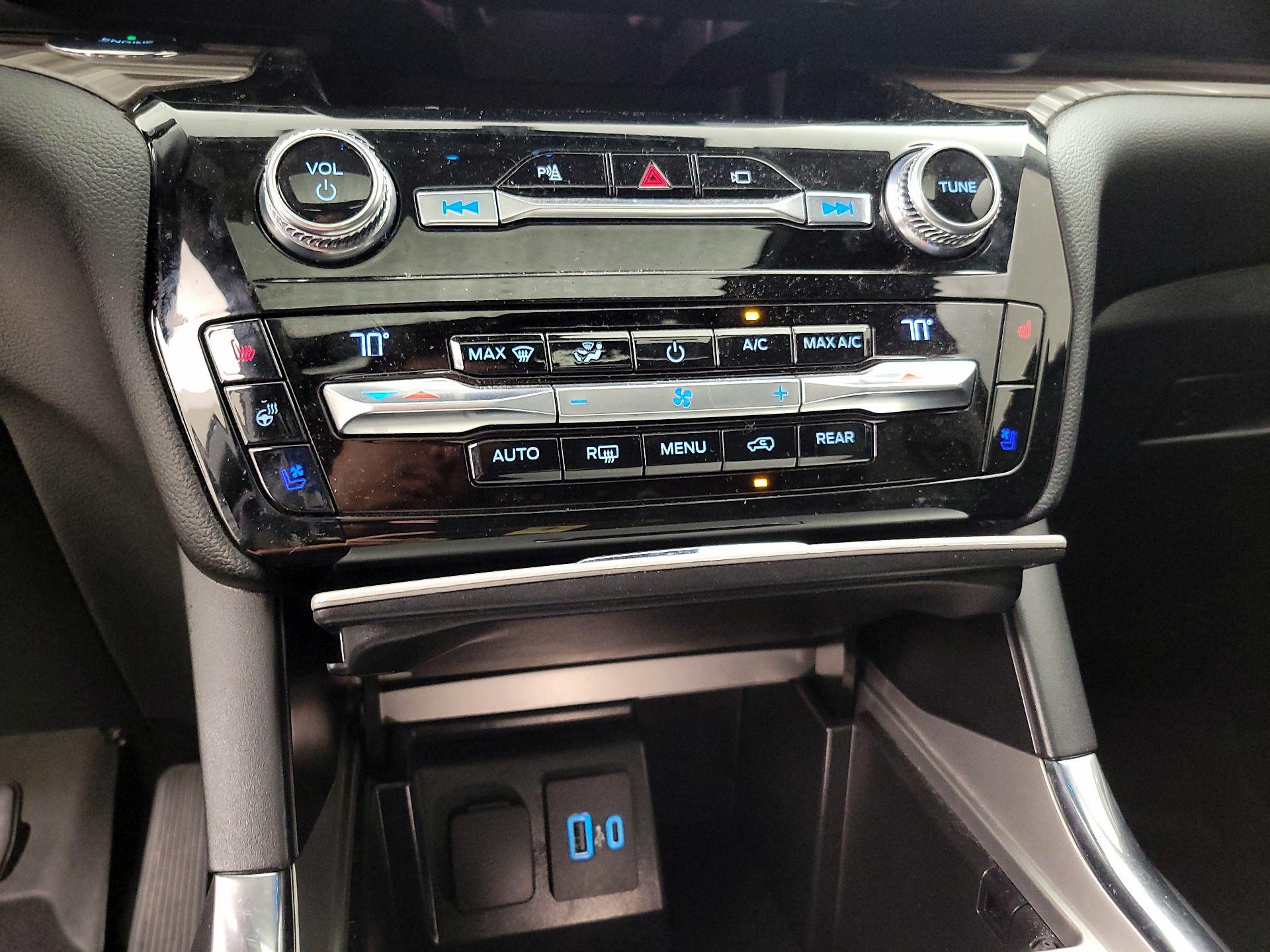 Thumbnail: 2021 Ford Explorer - 17