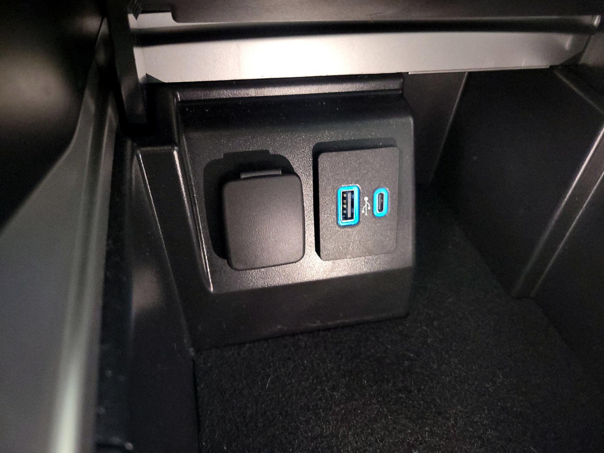 Thumbnail: 2021 Ford Explorer - 19