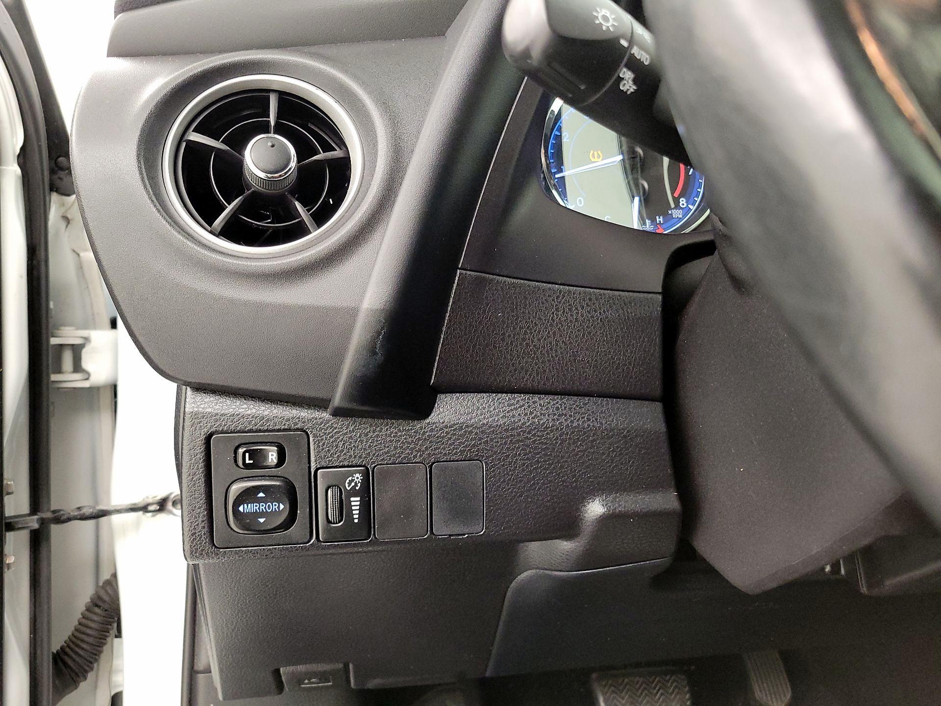 Thumbnail: 2017 Toyota Corolla - 13