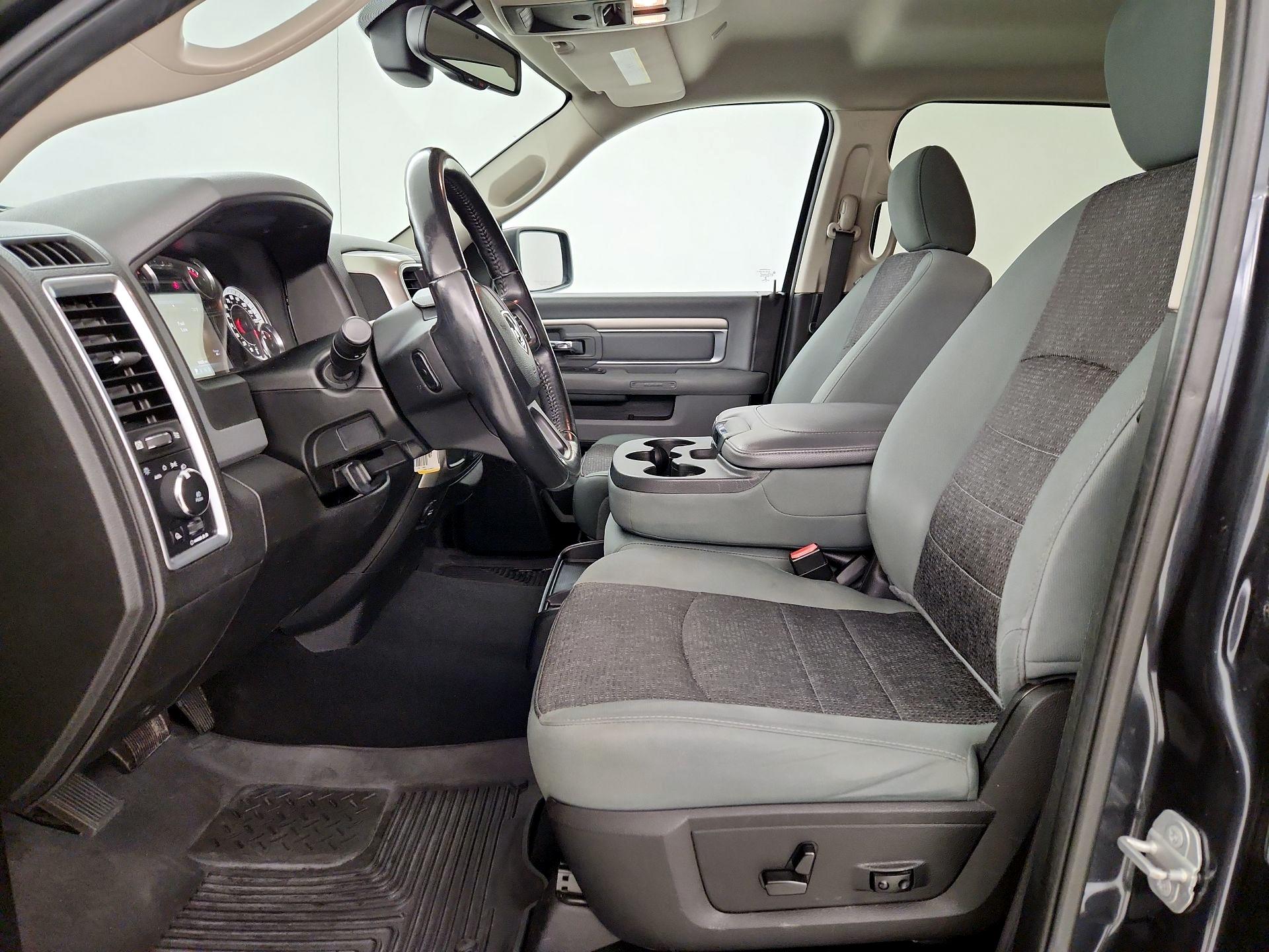 Thumbnail: 2019 RAM 1500 Classic - 11