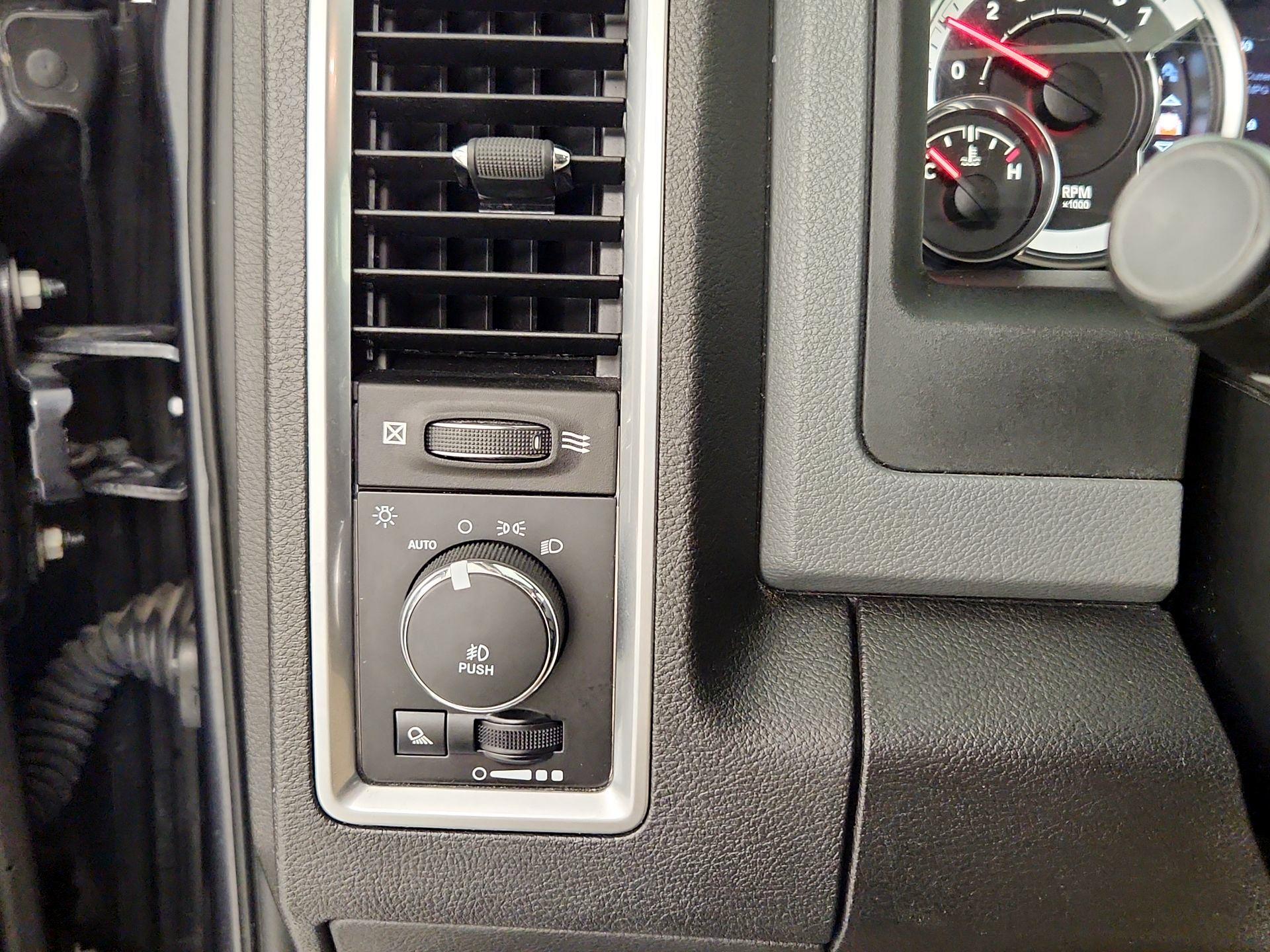 Thumbnail: 2019 RAM 1500 Classic - 13
