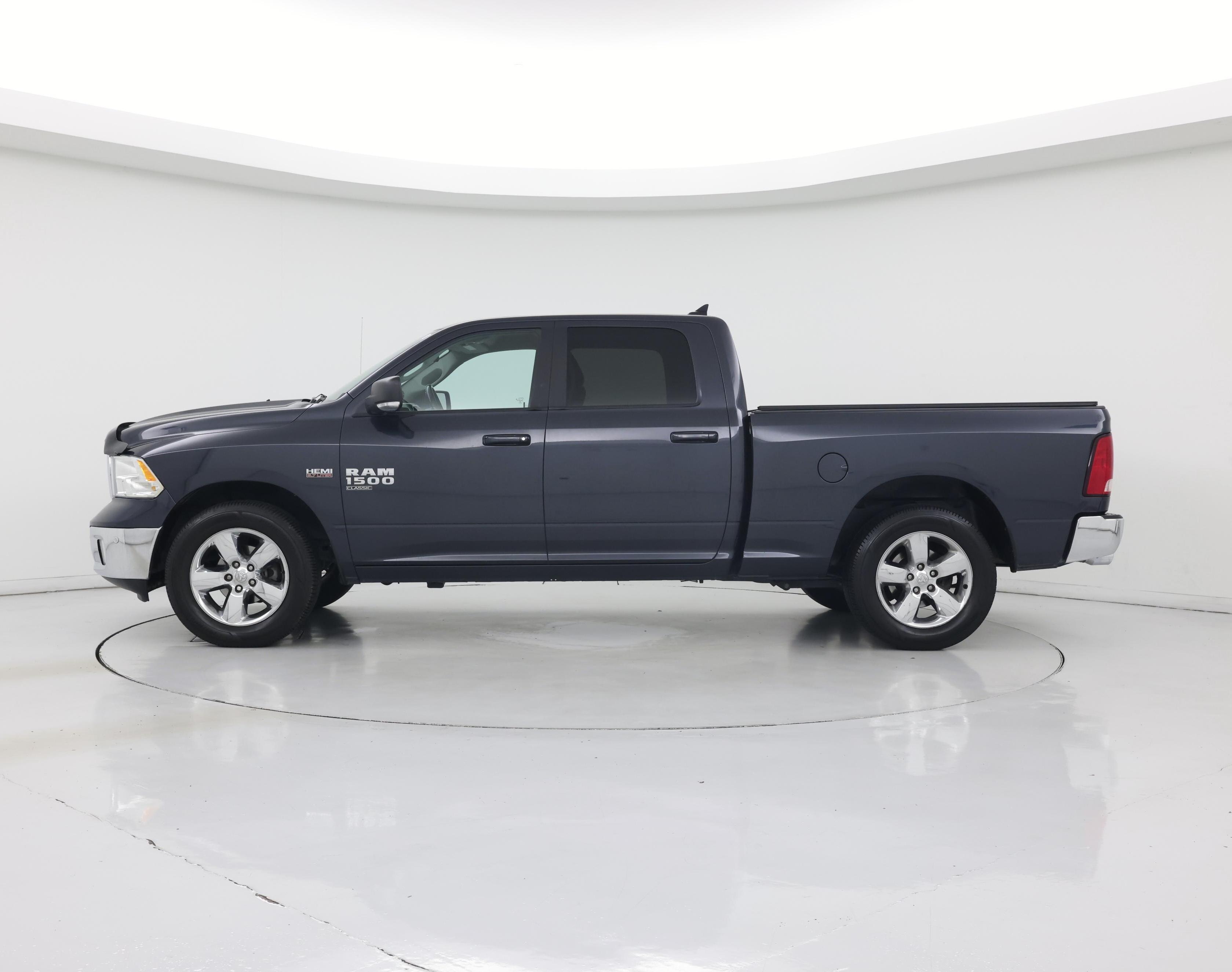 Thumbnail: 2019 RAM 1500 Classic - 3