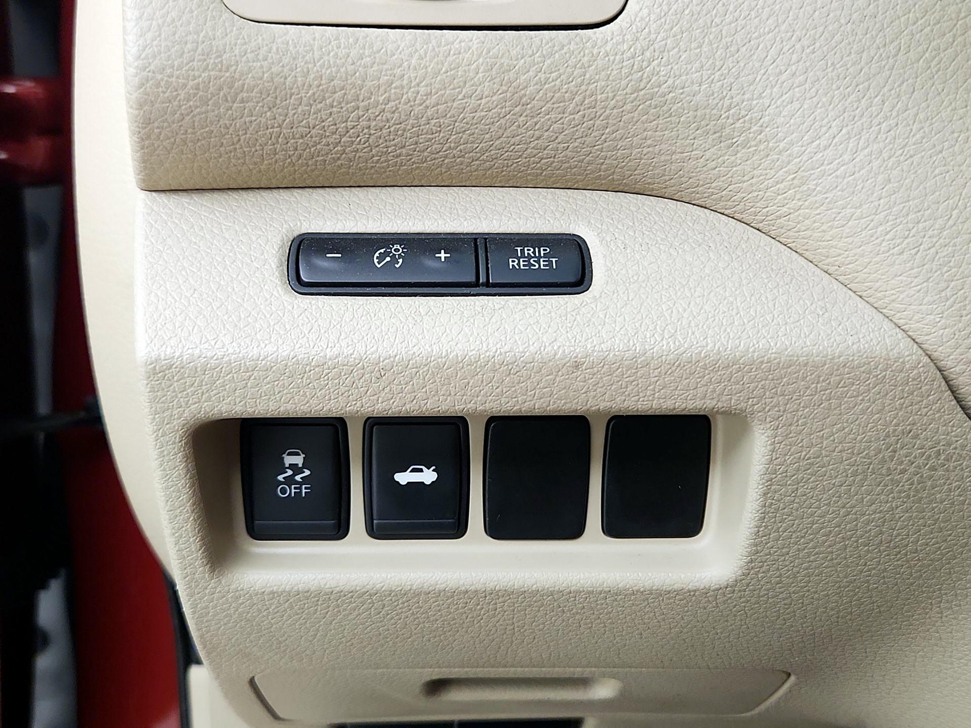 Thumbnail: 2014 Nissan Altima - 13