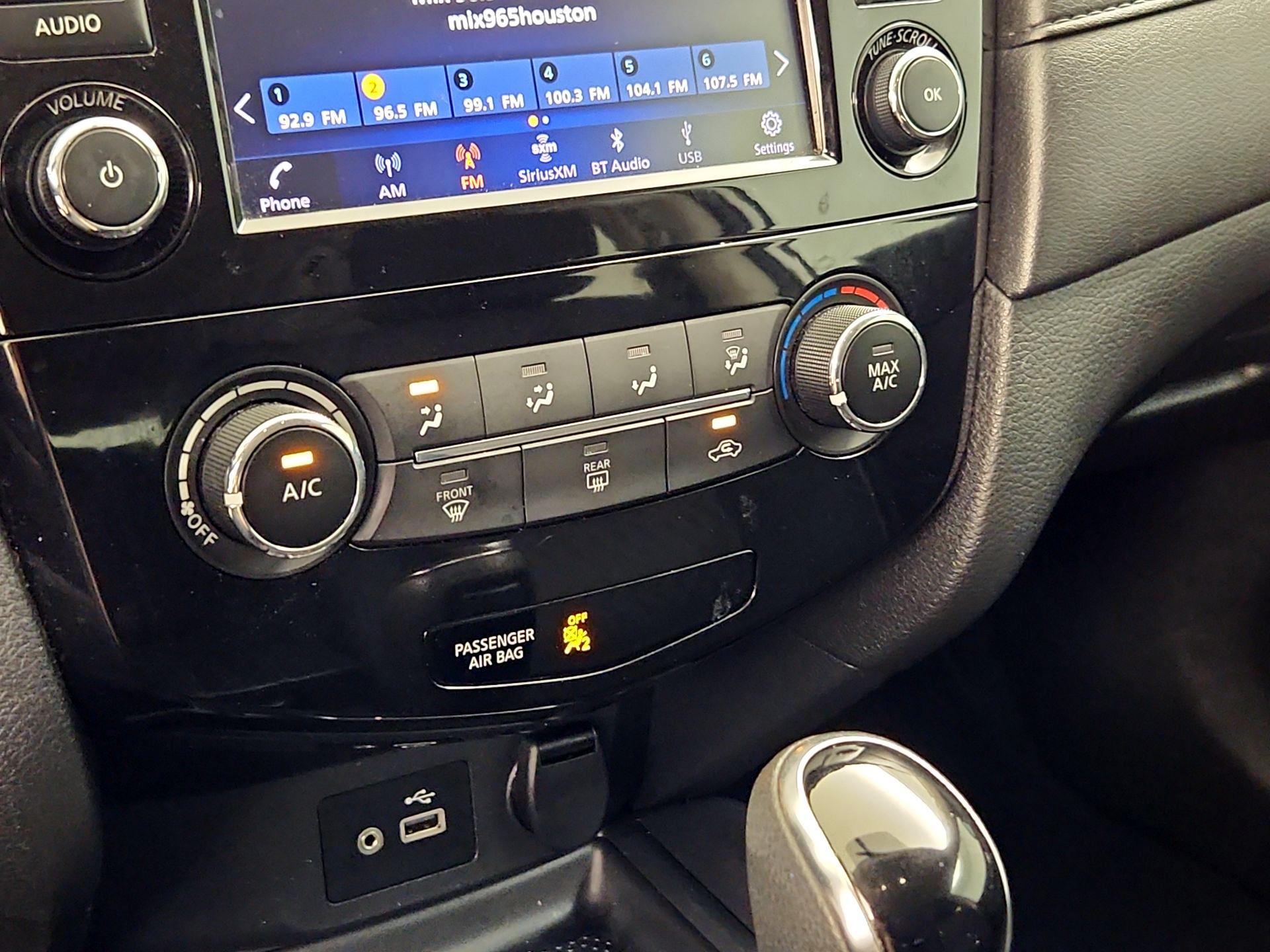 Thumbnail: 2018 Nissan Rogue - 16
