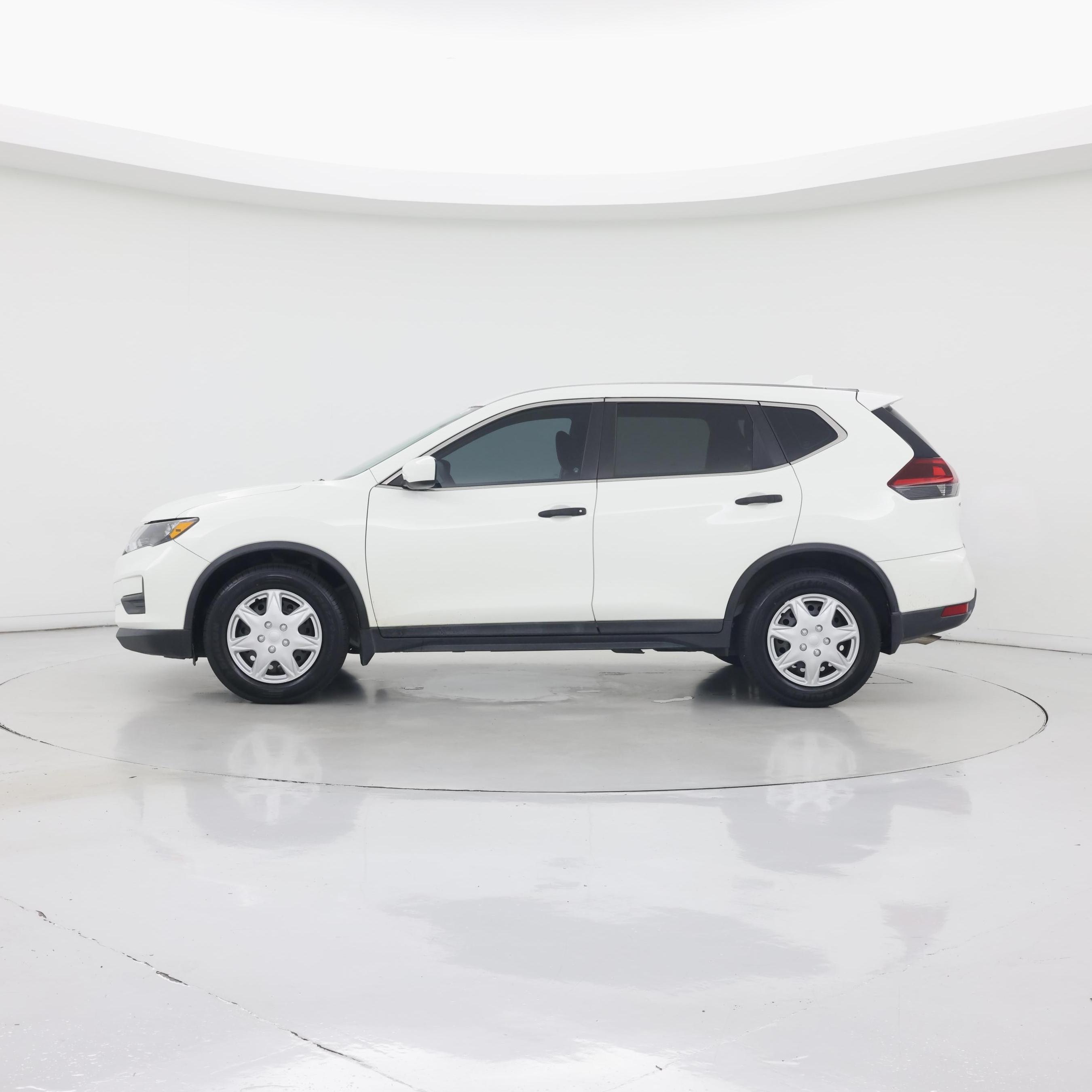 Thumbnail: 2018 Nissan Rogue - 3