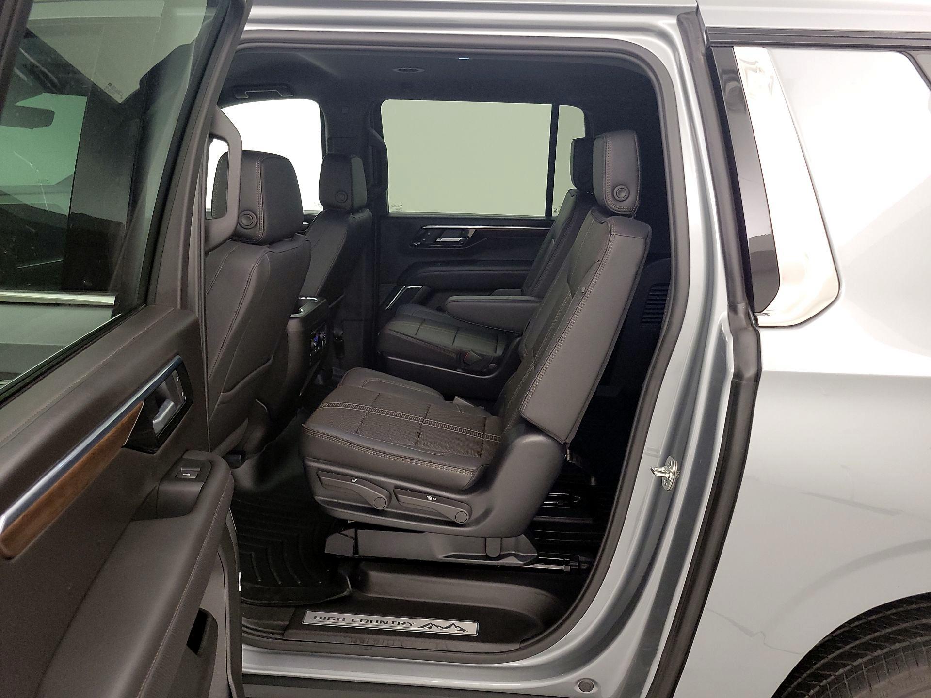 Thumbnail: 2025 Chevrolet Suburban - 20