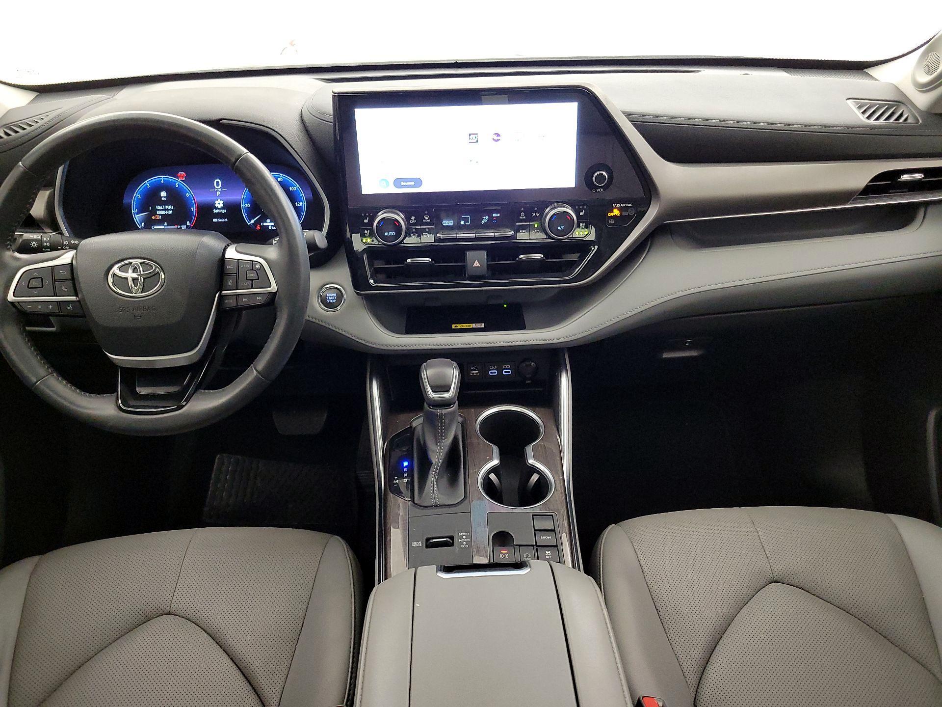 Thumbnail: 2023 Toyota Highlander - 9