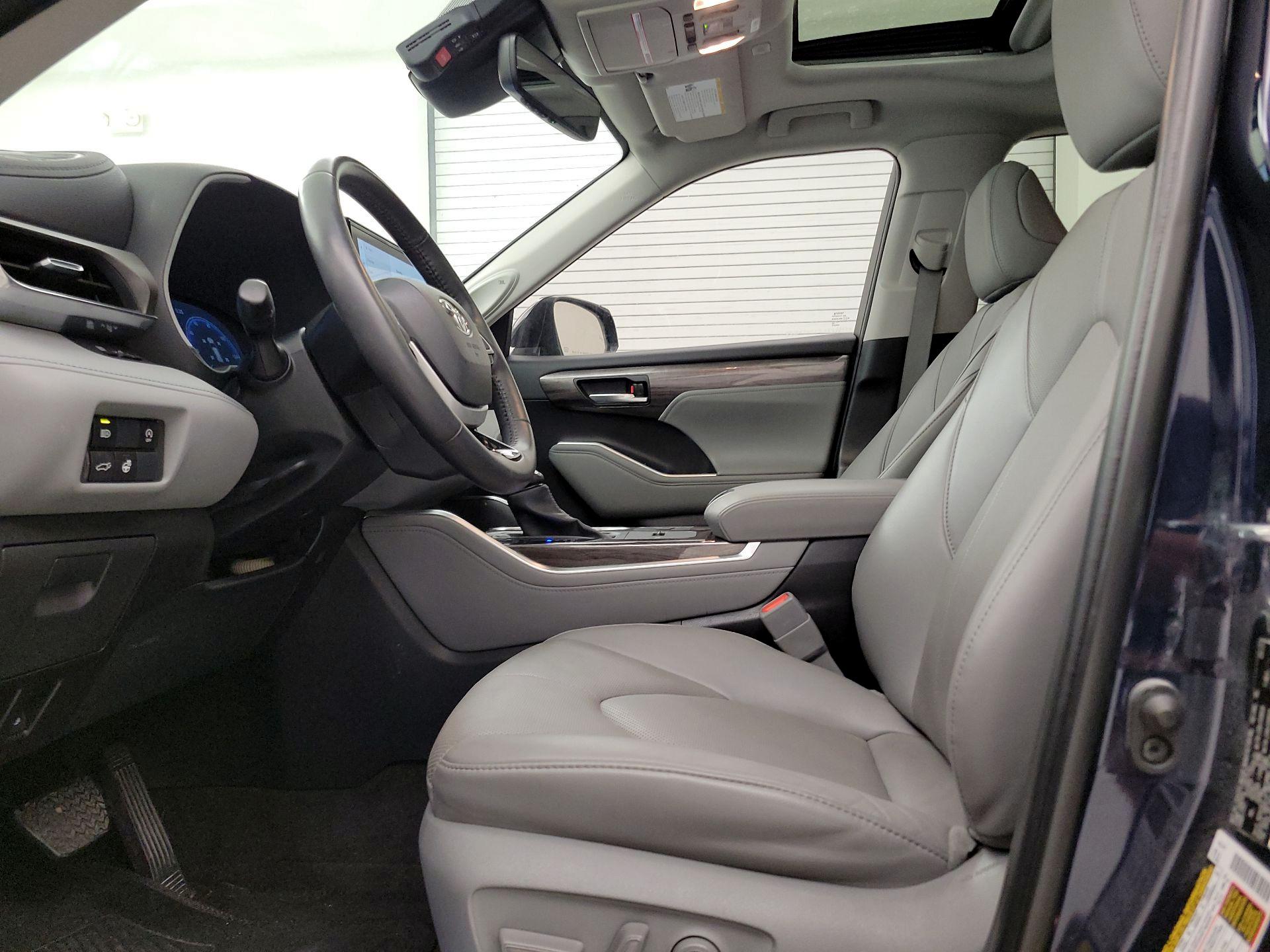 Thumbnail: 2023 Toyota Highlander - 11