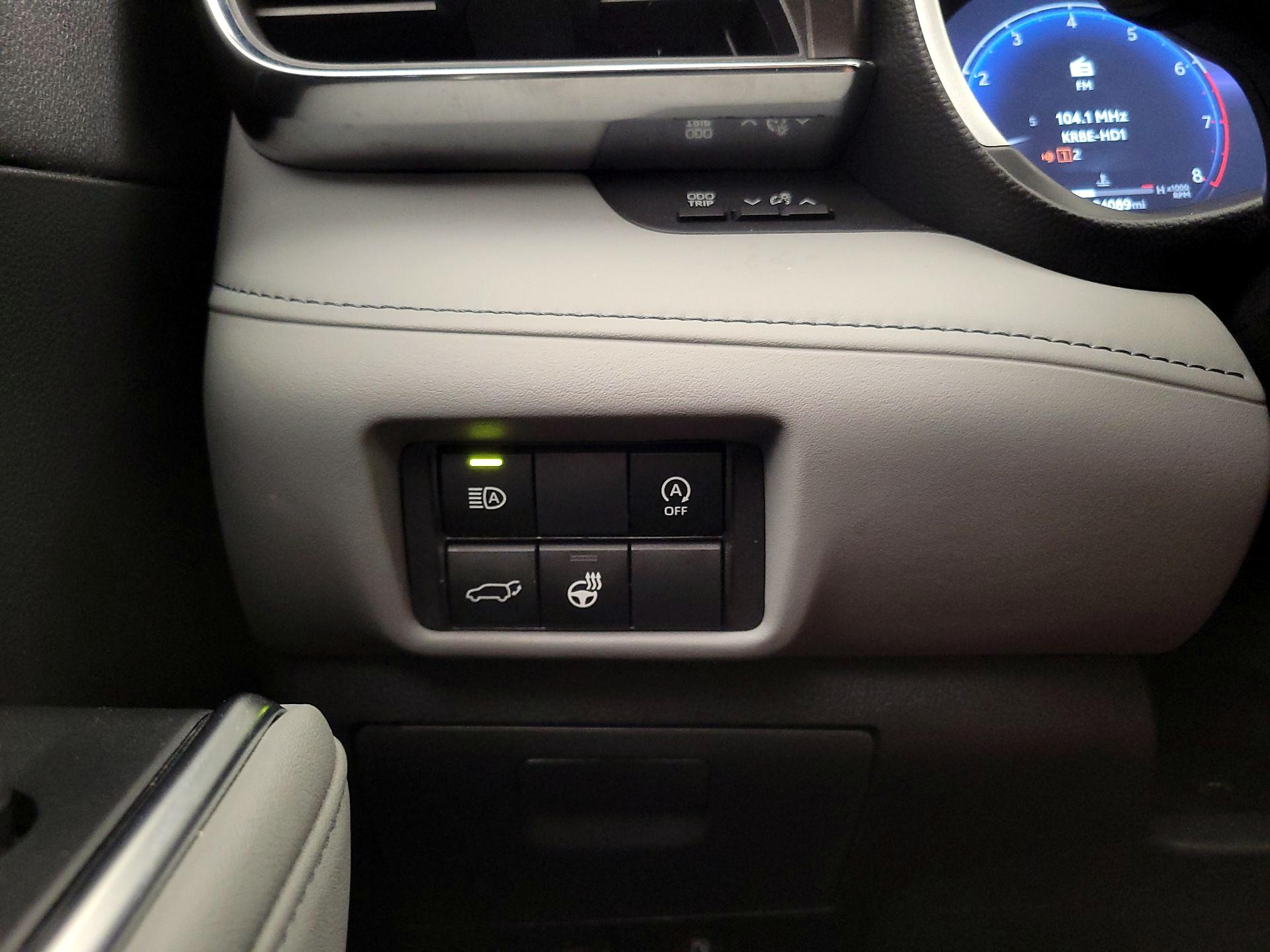 Thumbnail: 2023 Toyota Highlander - 13