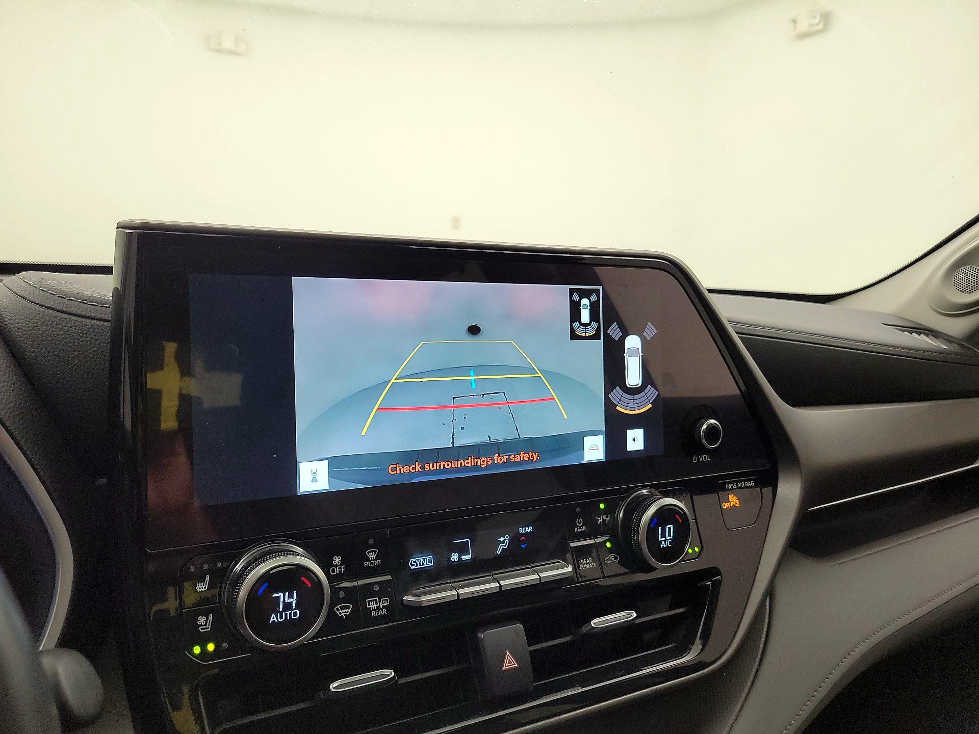 Thumbnail: 2023 Toyota Highlander - 14