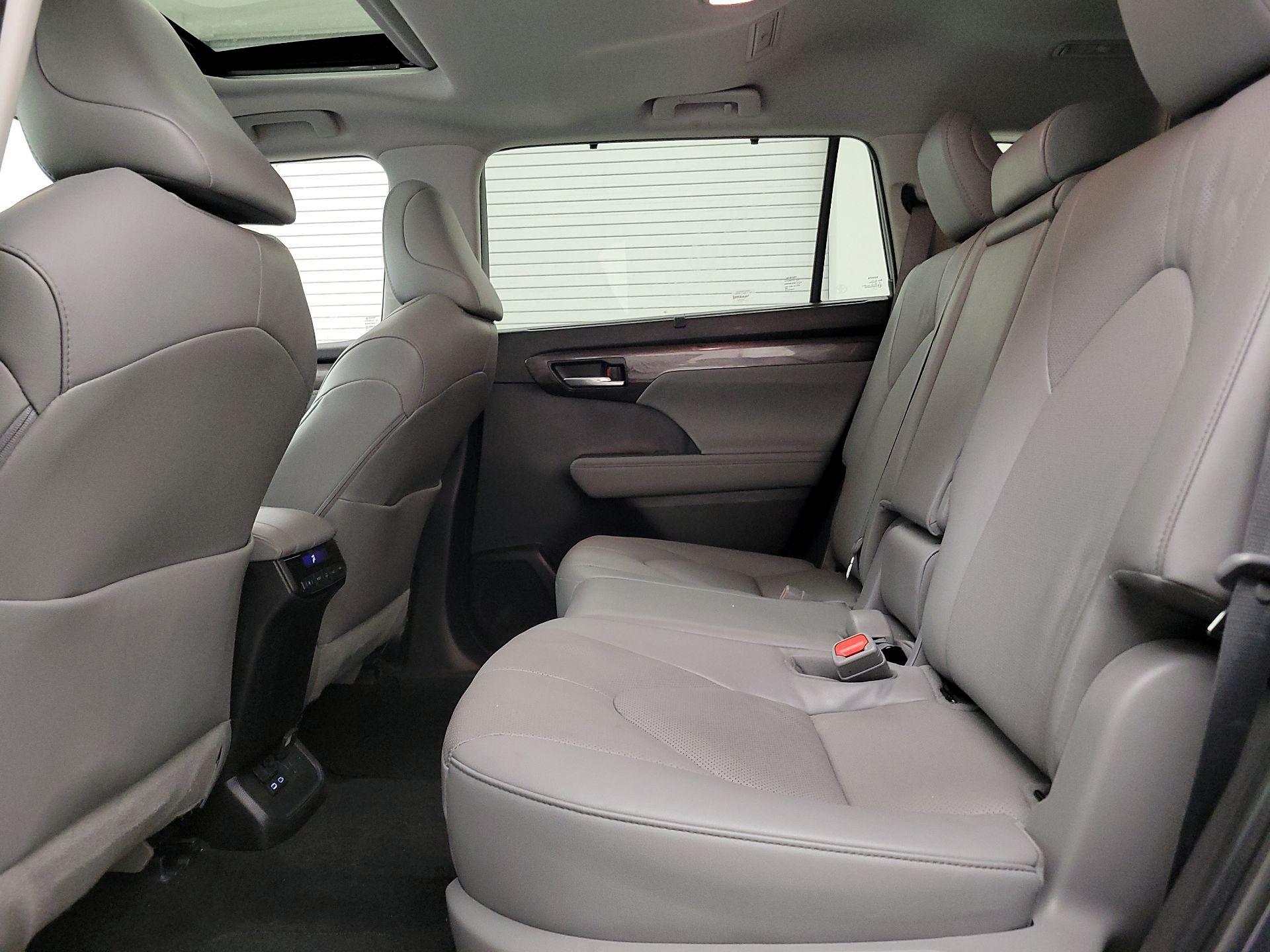 Thumbnail: 2023 Toyota Highlander - 20