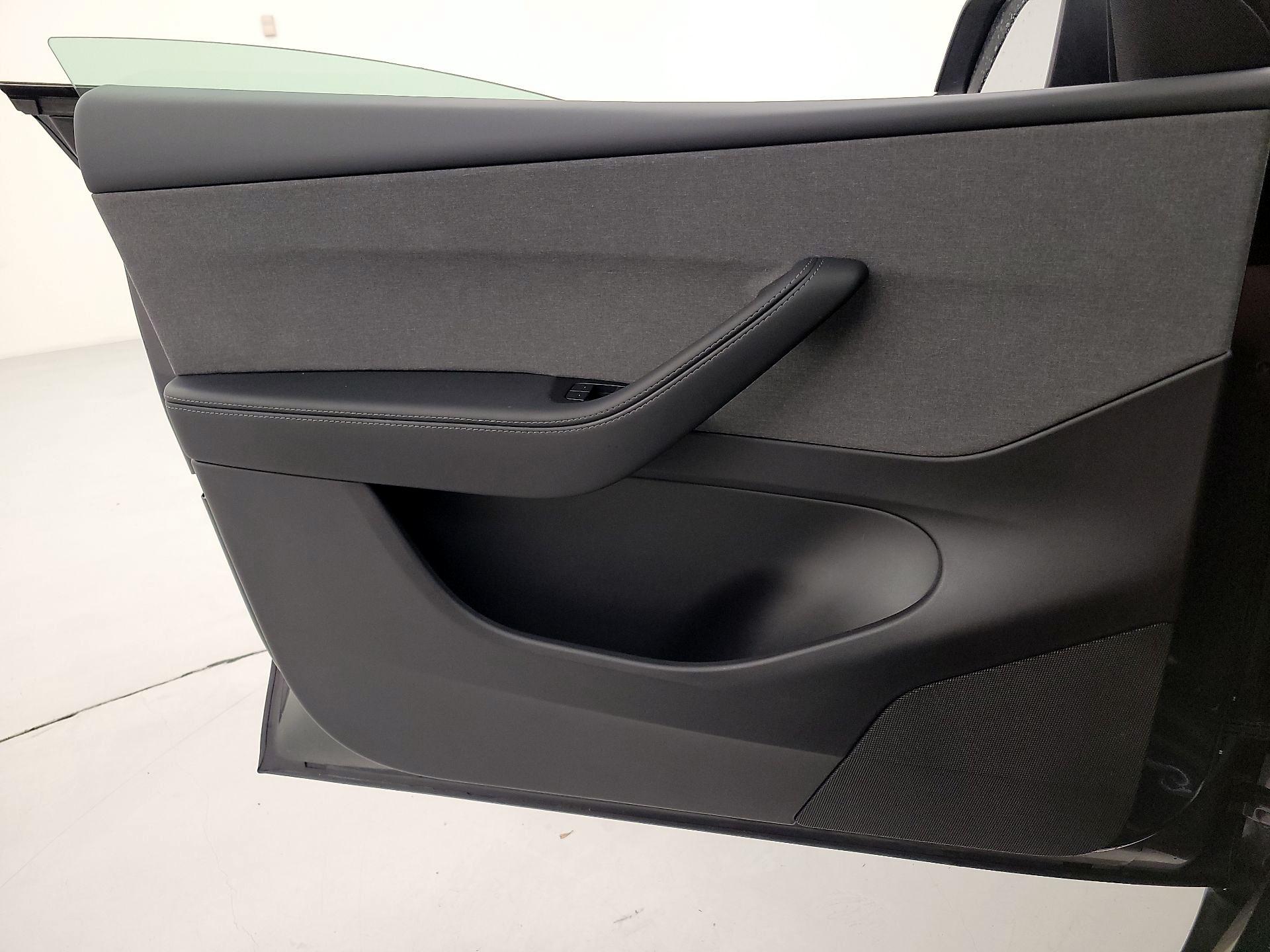 Thumbnail: 2026 Tesla Model Y - 12