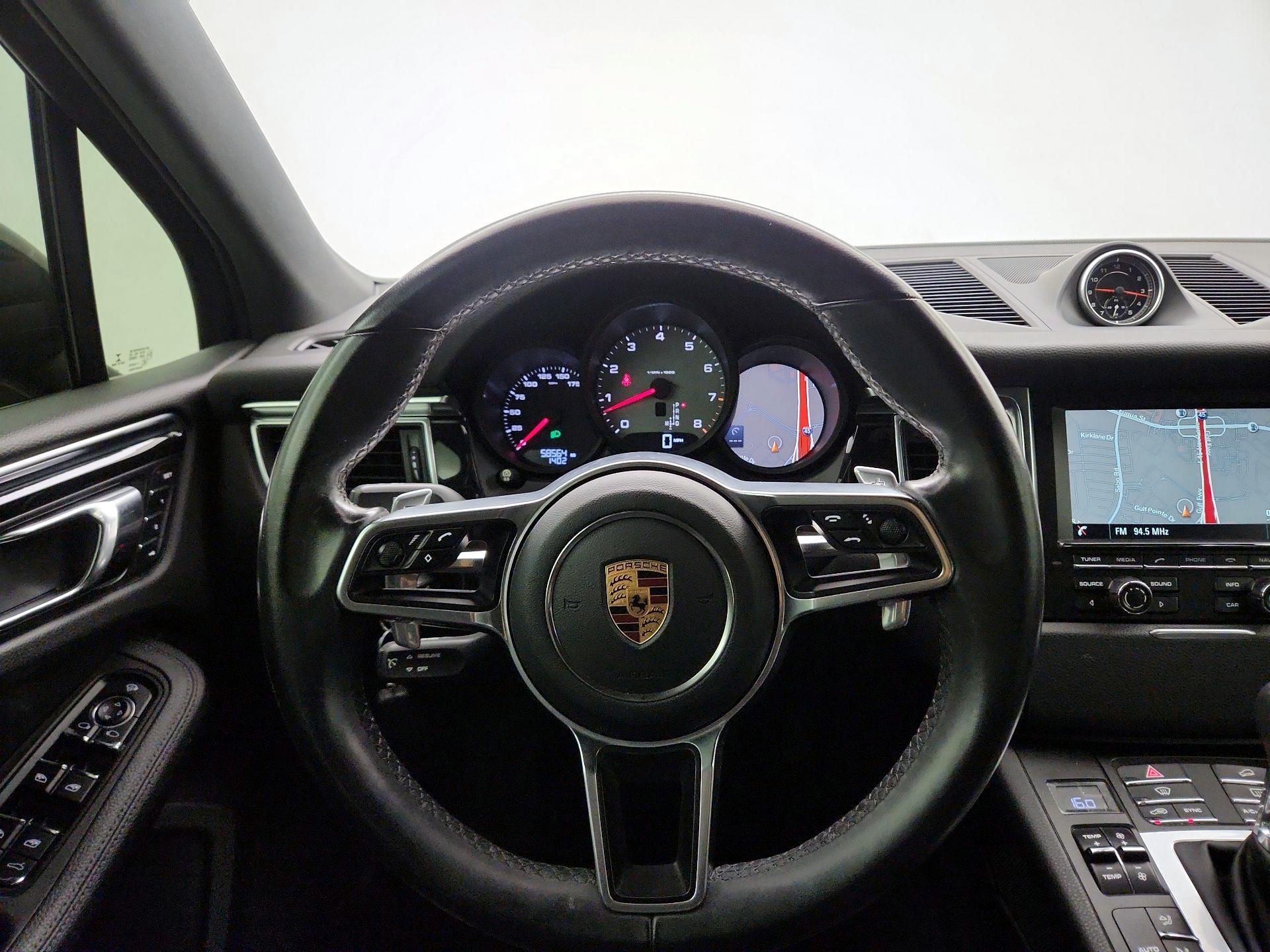 Thumbnail: 2016 Porsche Macan - 10