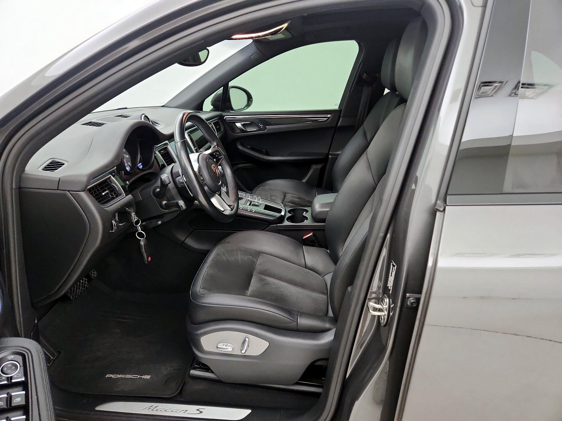 Thumbnail: 2016 Porsche Macan - 11