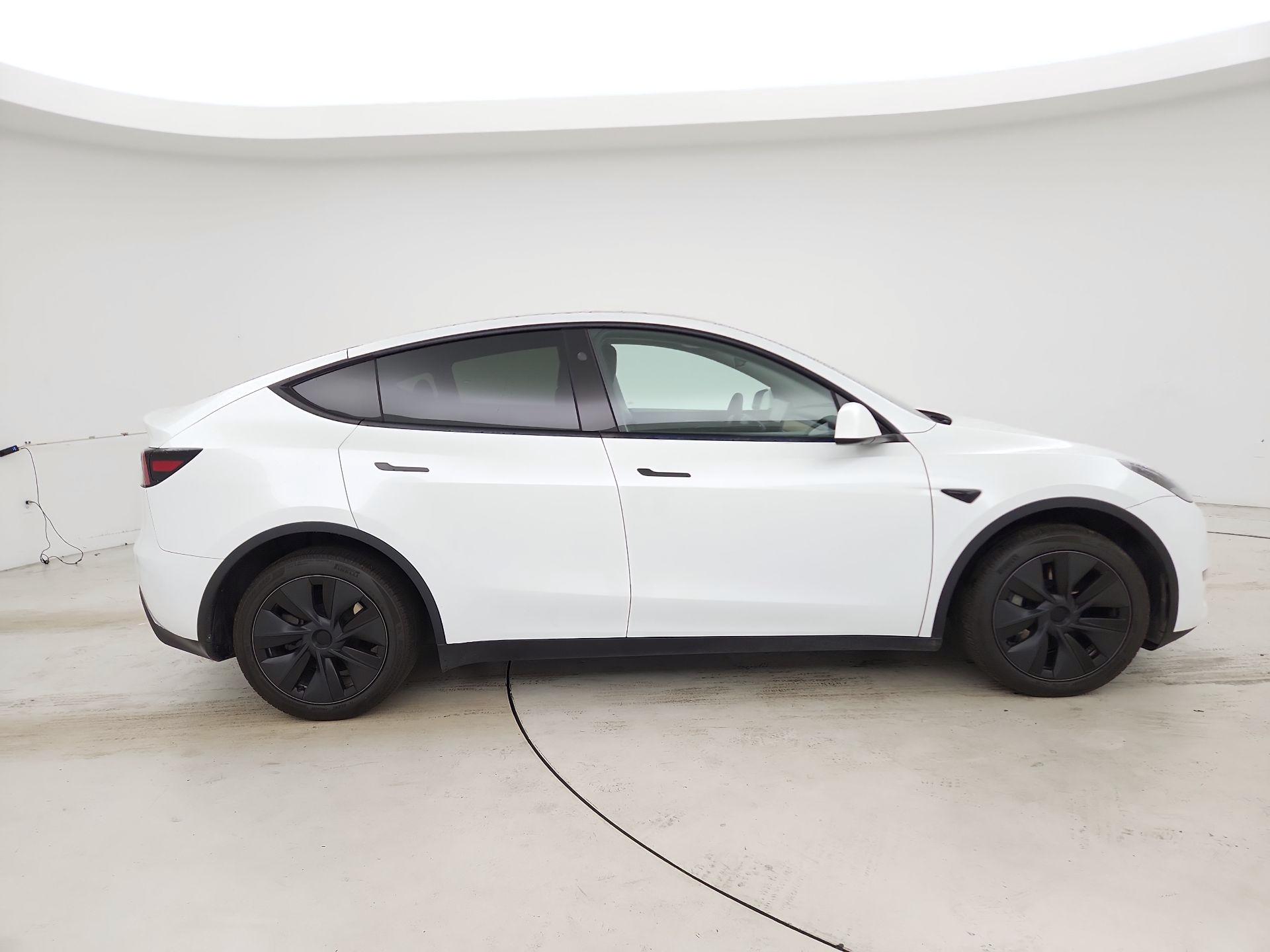 Thumbnail: 2024 Tesla Model Y - 4