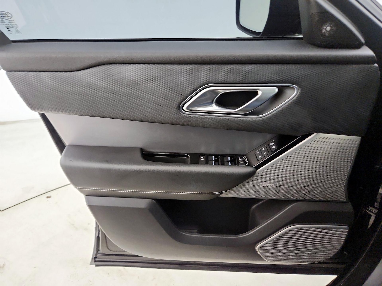 2018 Land Rover Range Rover Velar SE - Photo 13