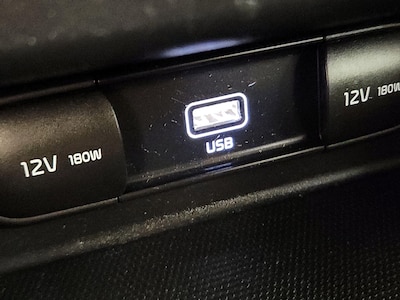 USB/AUX Ports