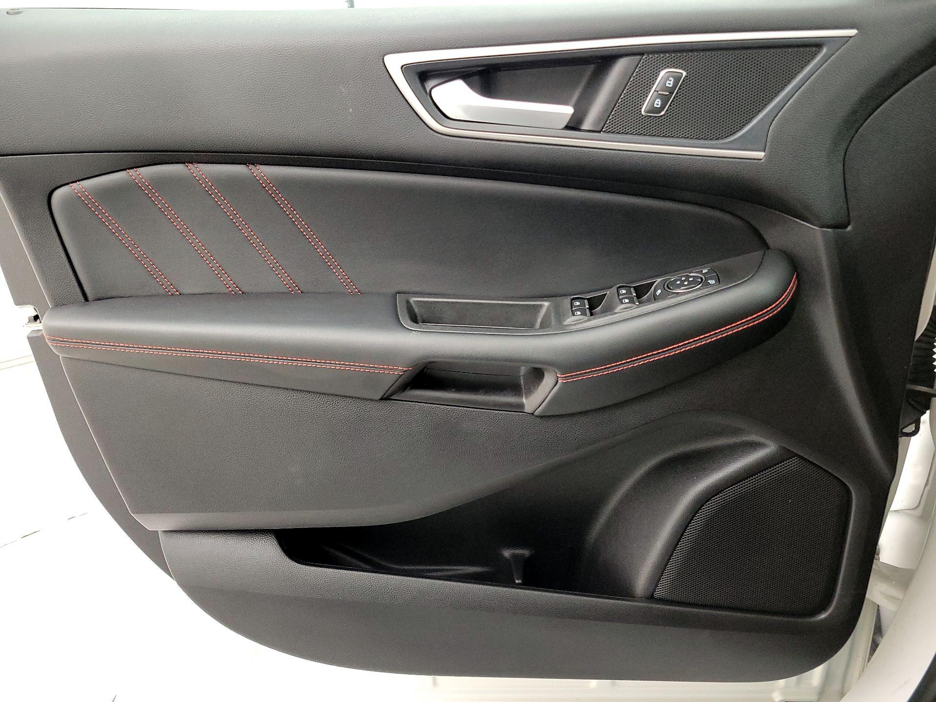 Thumbnail: 2021 Ford Edge - 12