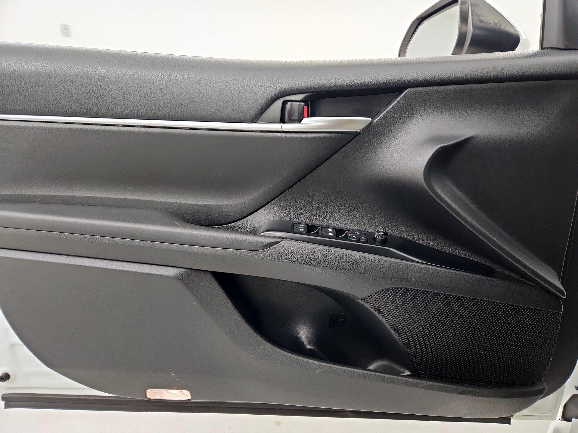 Thumbnail: 2018 Toyota Camry - 12