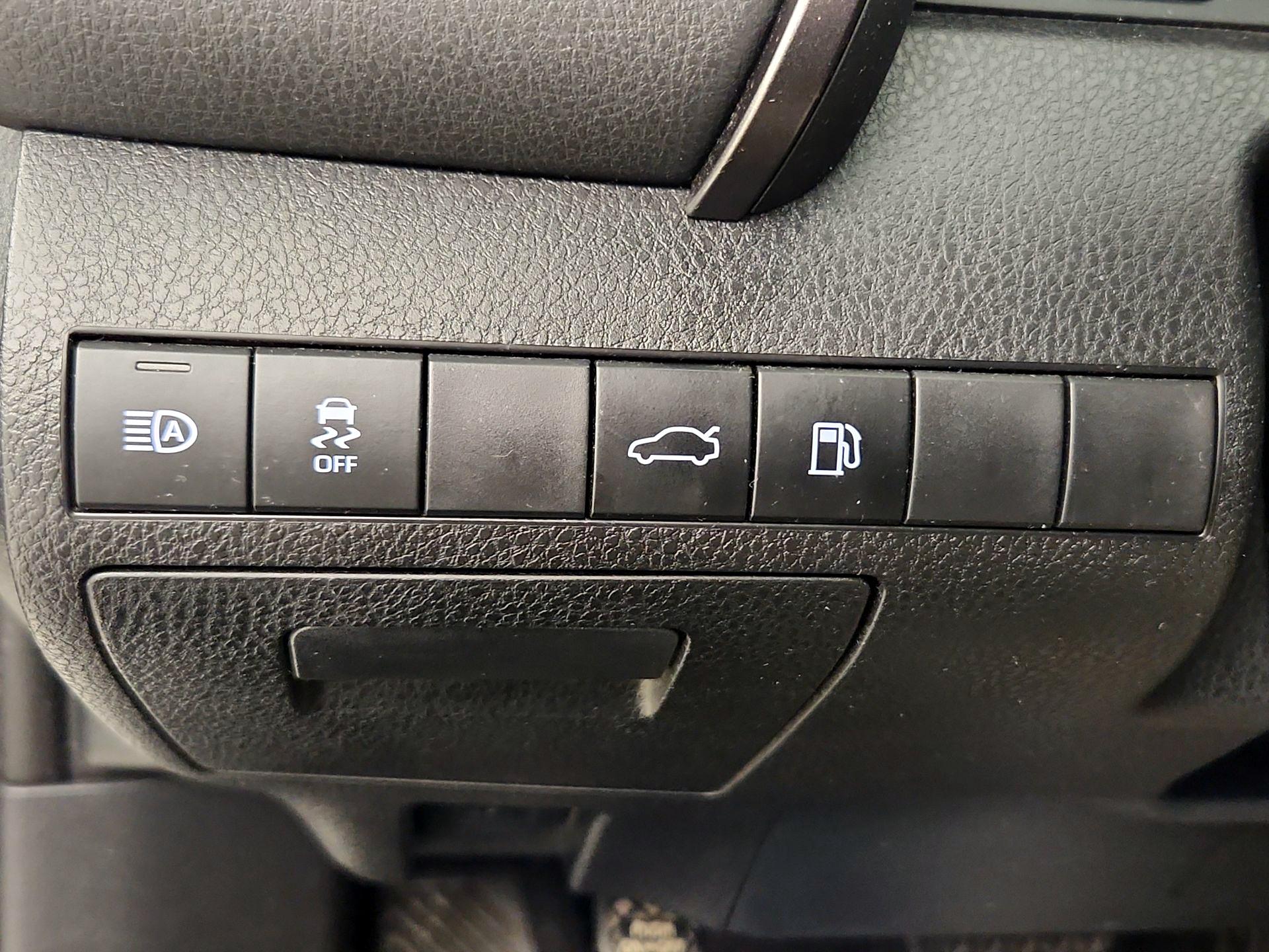 Thumbnail: 2018 Toyota Camry - 13