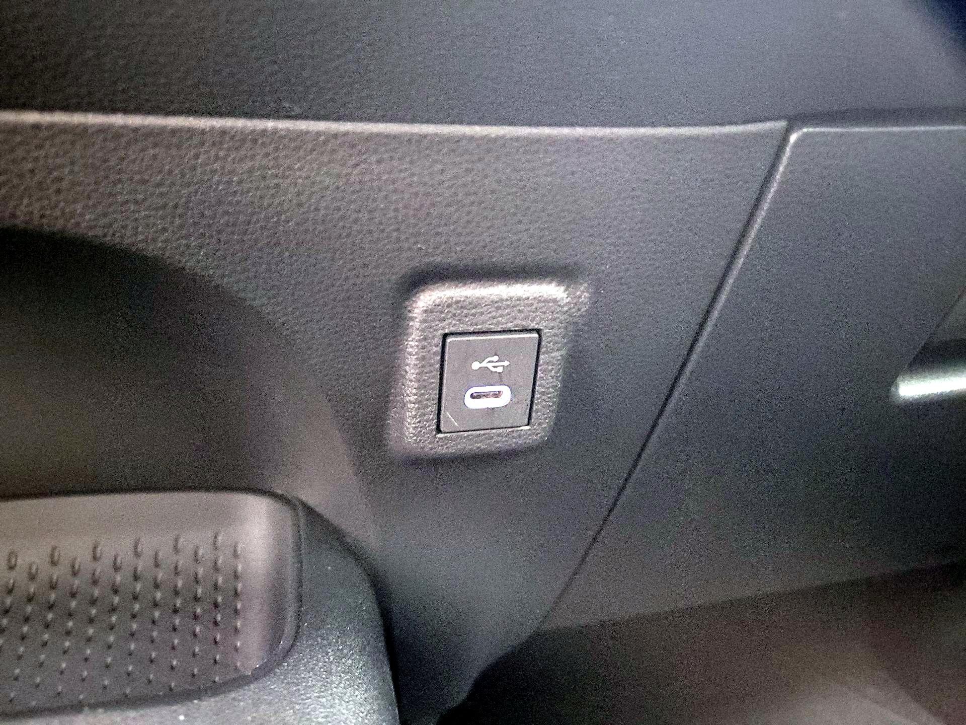 Thumbnail: 2025 Toyota Corolla - 18