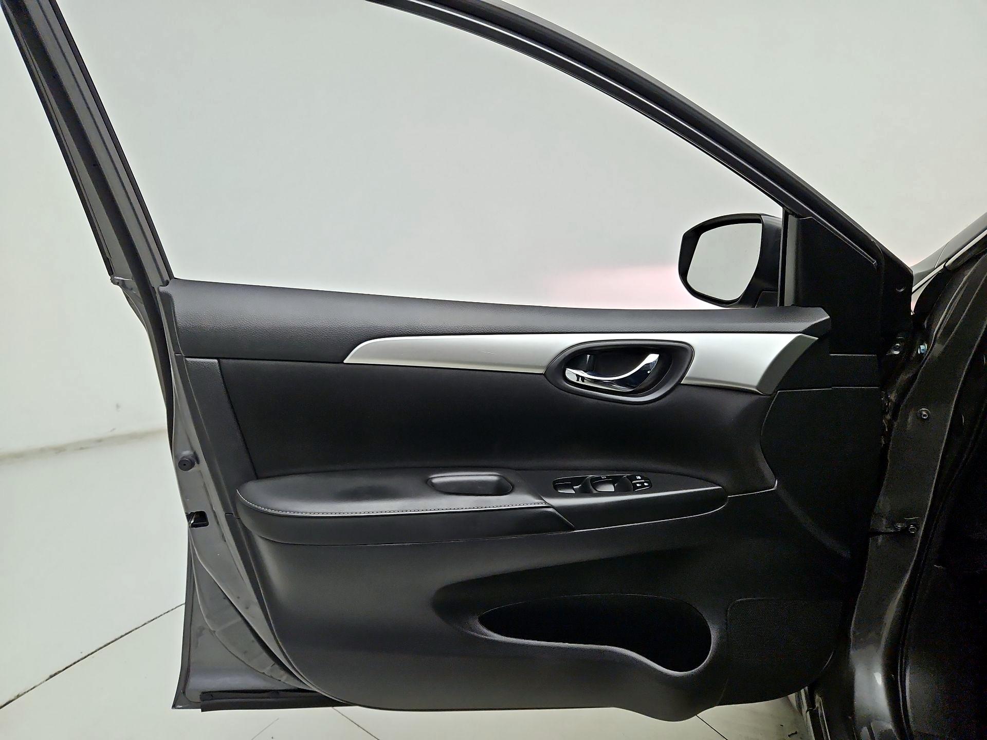 Thumbnail: 2019 Nissan Sentra - 12