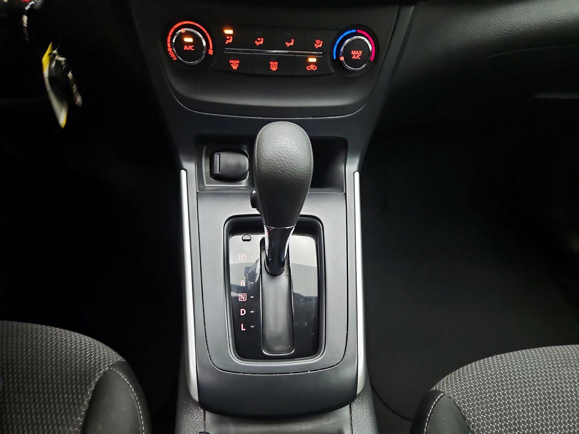 Thumbnail: 2019 Nissan Sentra - 16