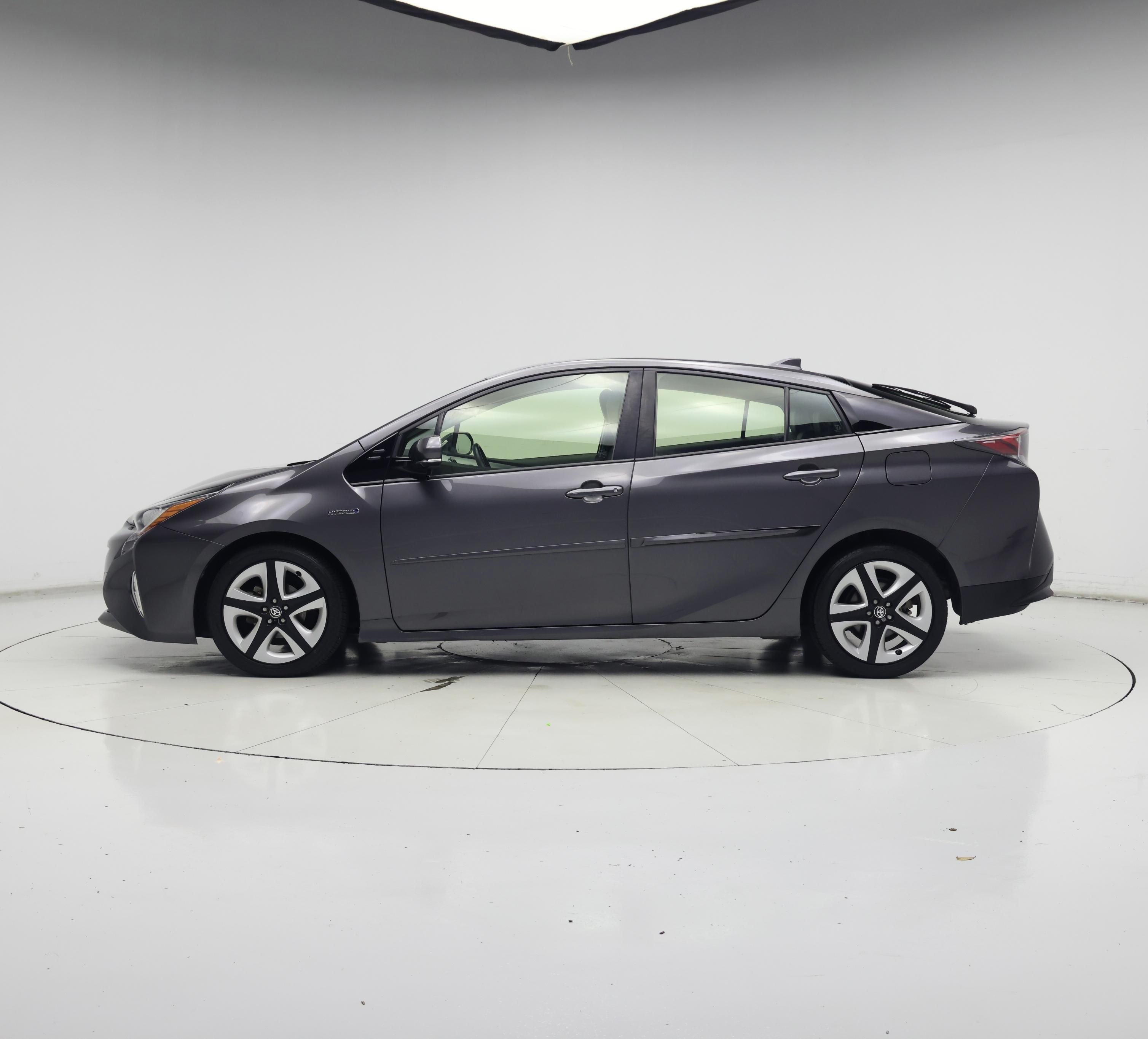 Thumbnail: 2016 Toyota Prius - 3