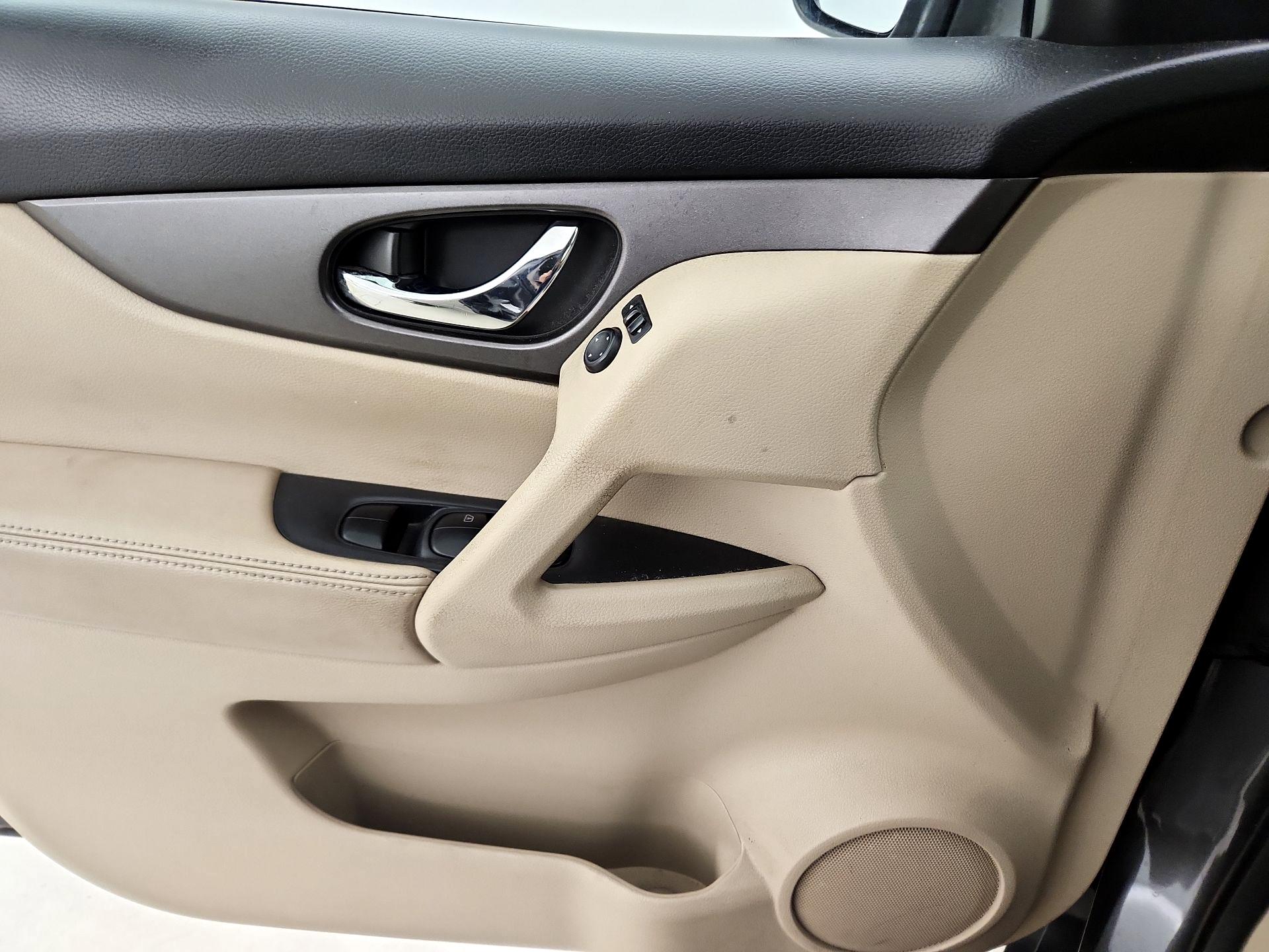 Thumbnail: 2015 Nissan Rogue - 12