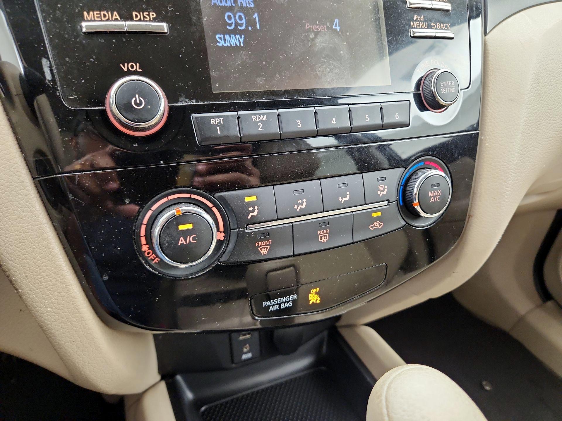 Thumbnail: 2015 Nissan Rogue - 16