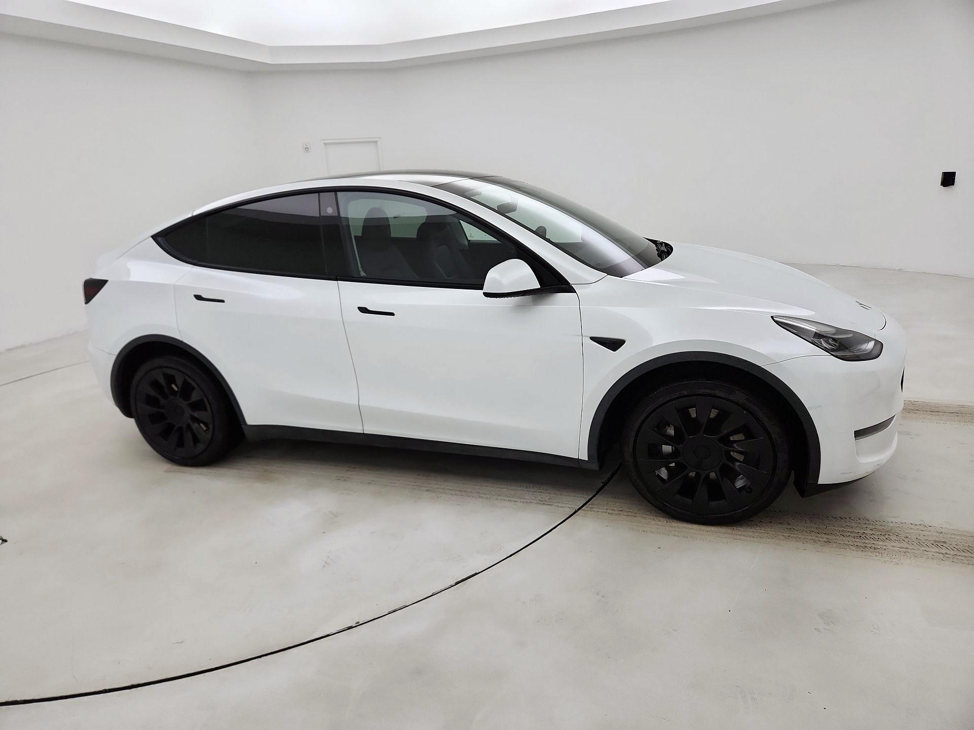 Thumbnail: 2023 Tesla Model Y - 4