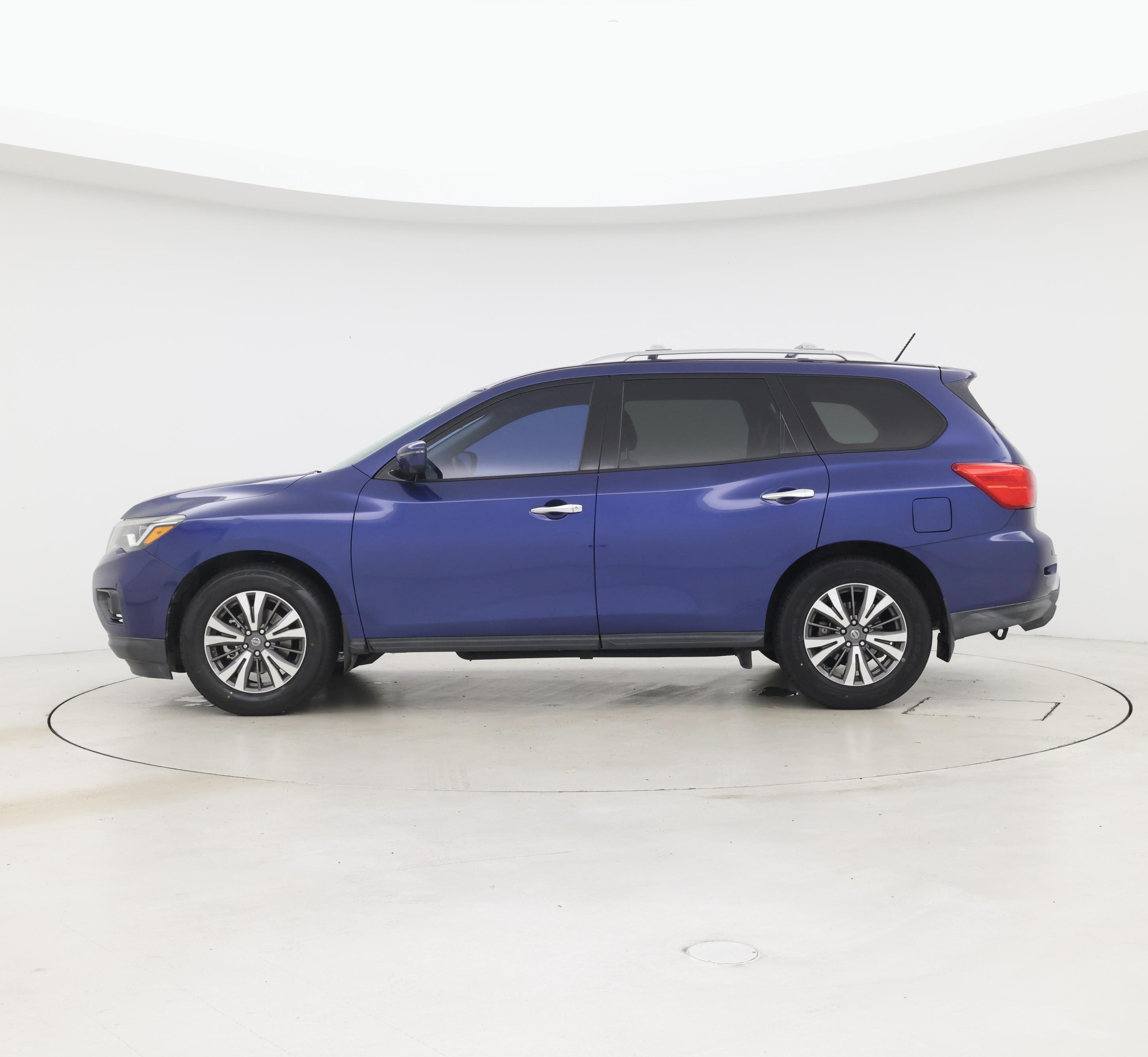 Thumbnail: 2018 Nissan Pathfinder - 3