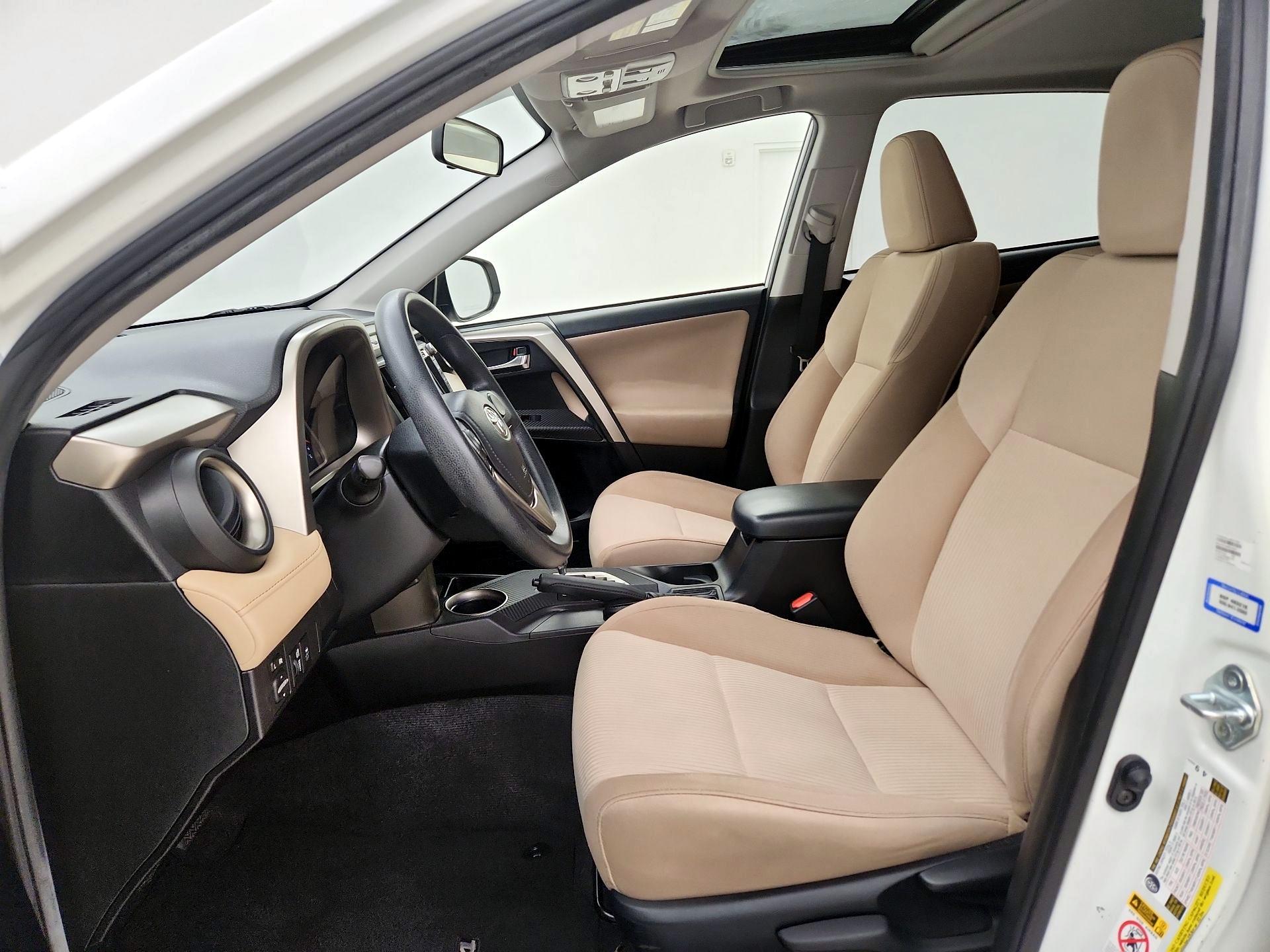 Thumbnail: 2015 Toyota RAV4 - 11
