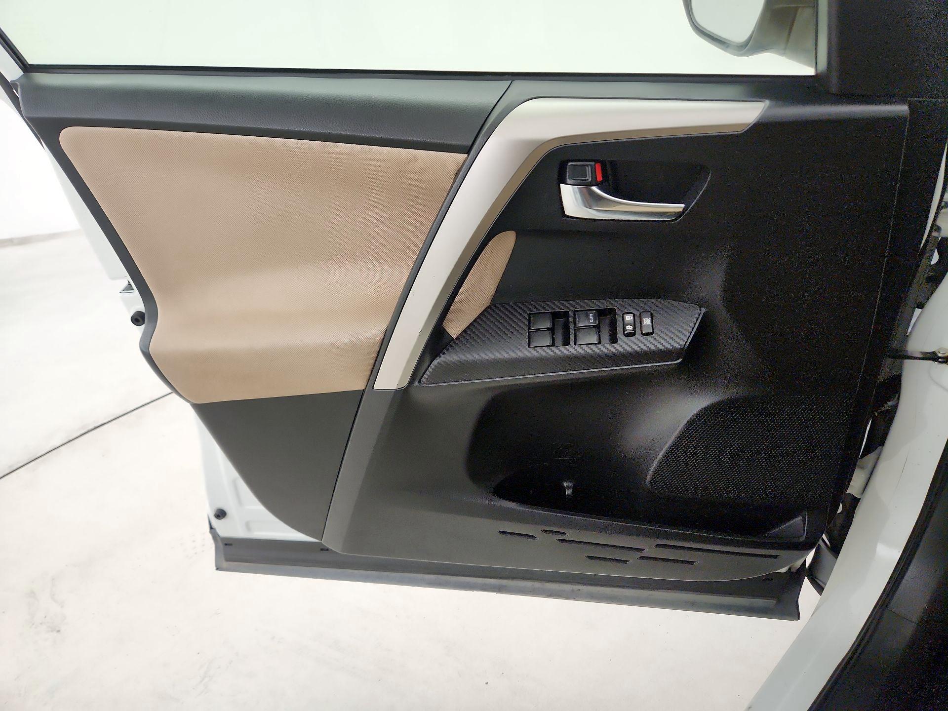 Thumbnail: 2015 Toyota RAV4 - 12