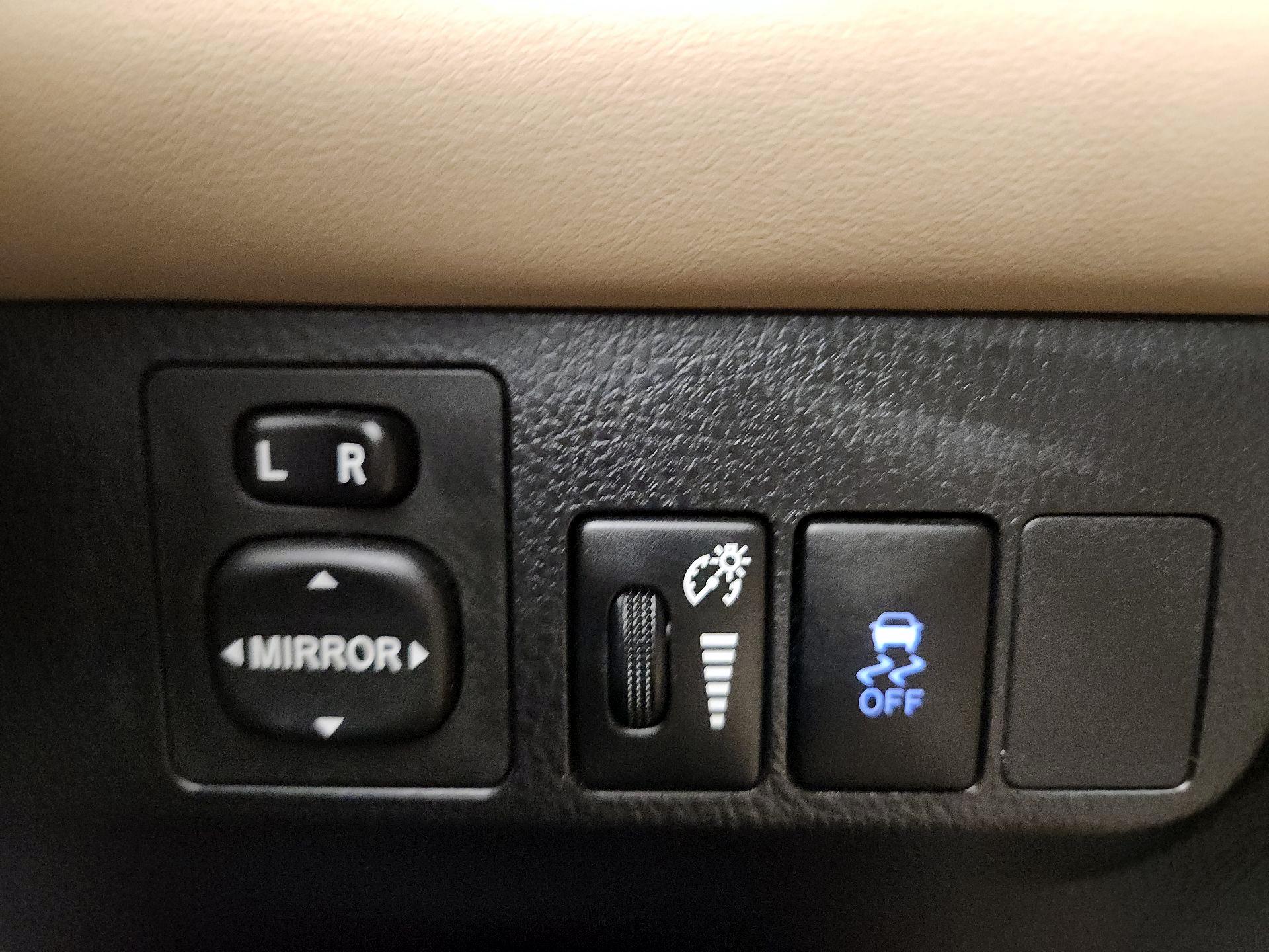 Thumbnail: 2015 Toyota RAV4 - 13