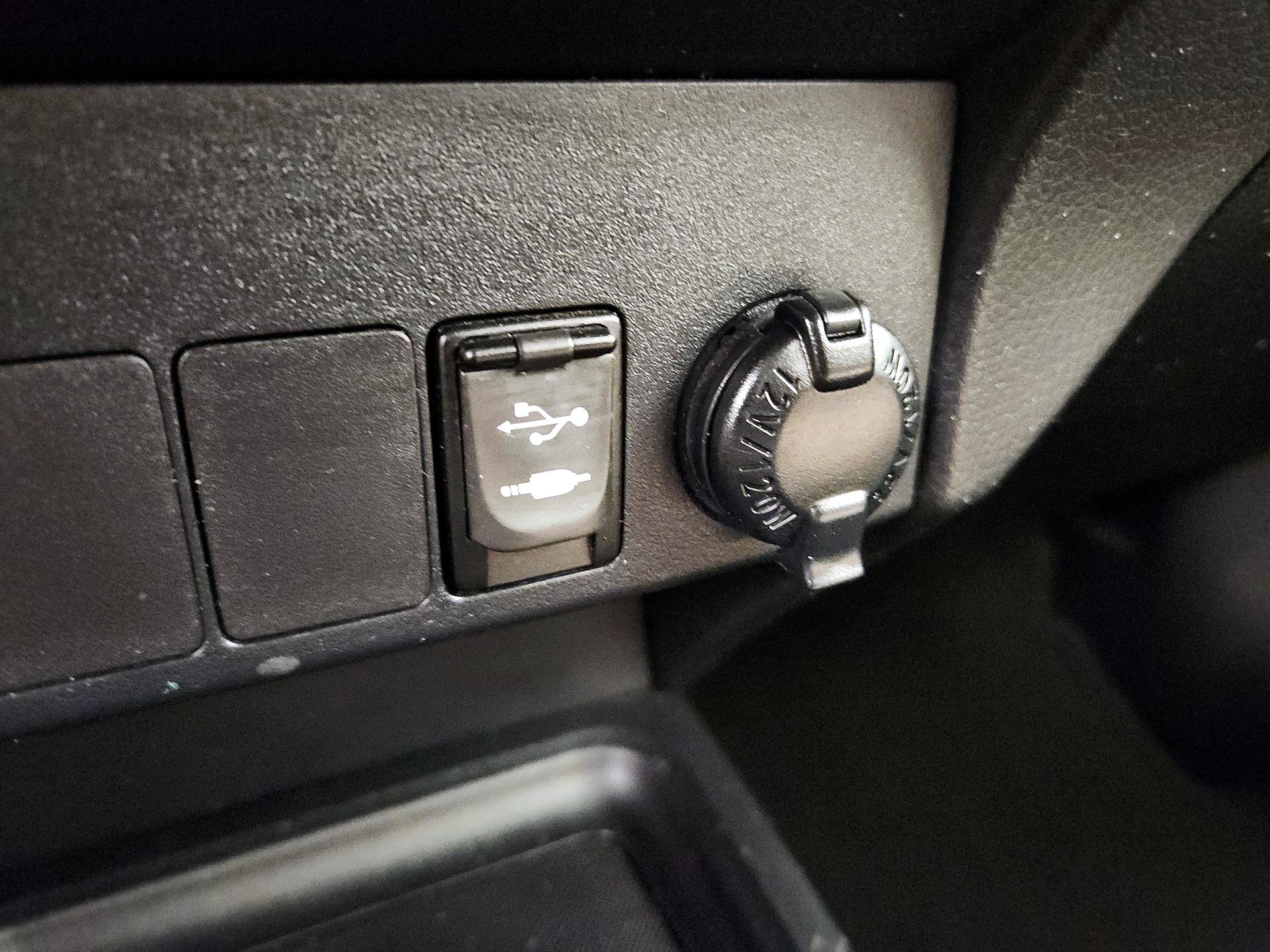 Thumbnail: 2015 Toyota RAV4 - 18