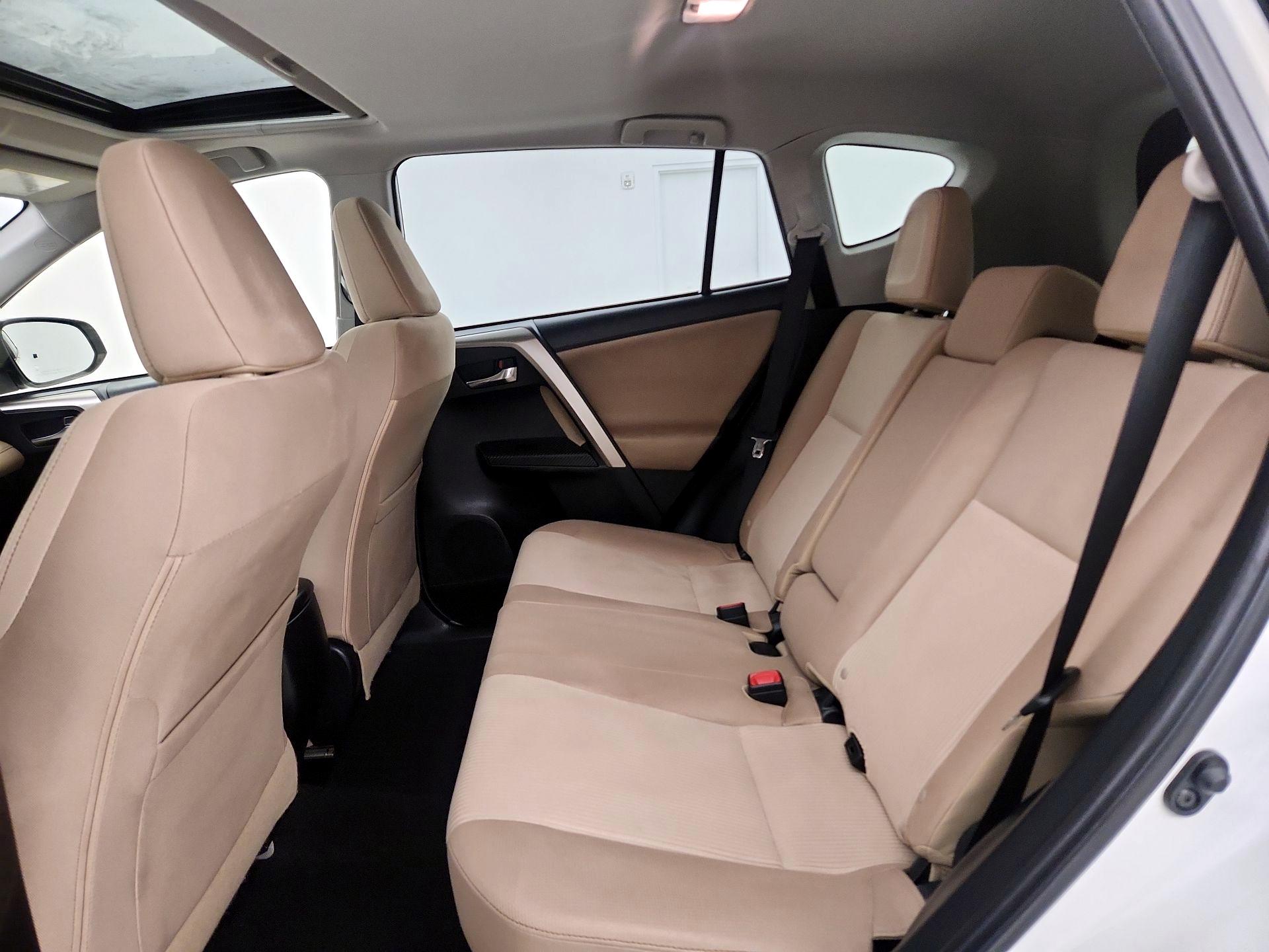 Thumbnail: 2015 Toyota RAV4 - 20