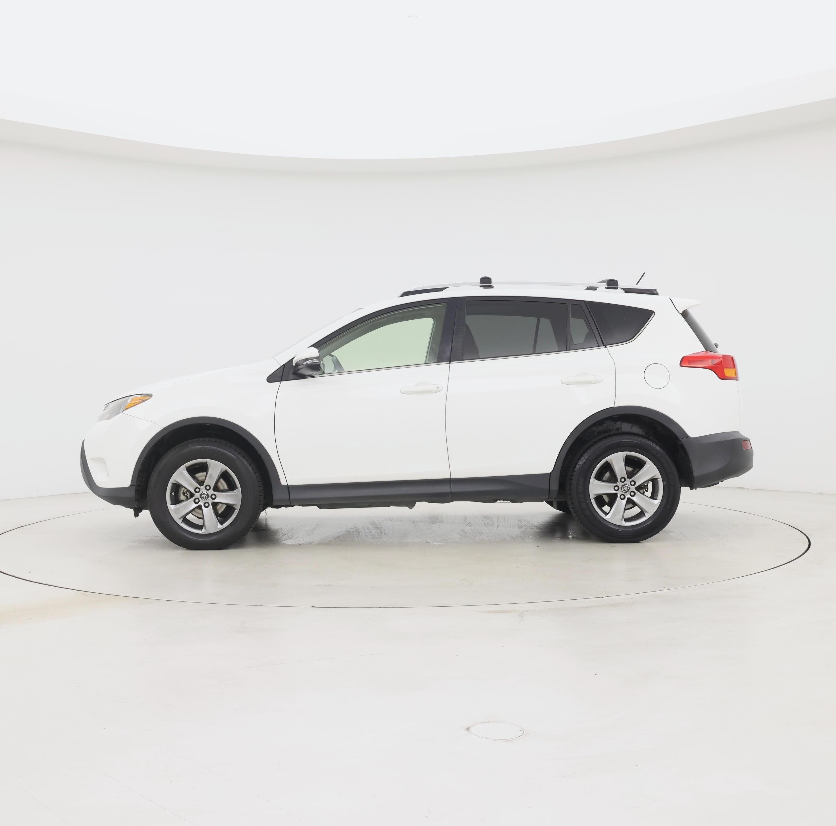 Thumbnail: 2015 Toyota RAV4 - 3