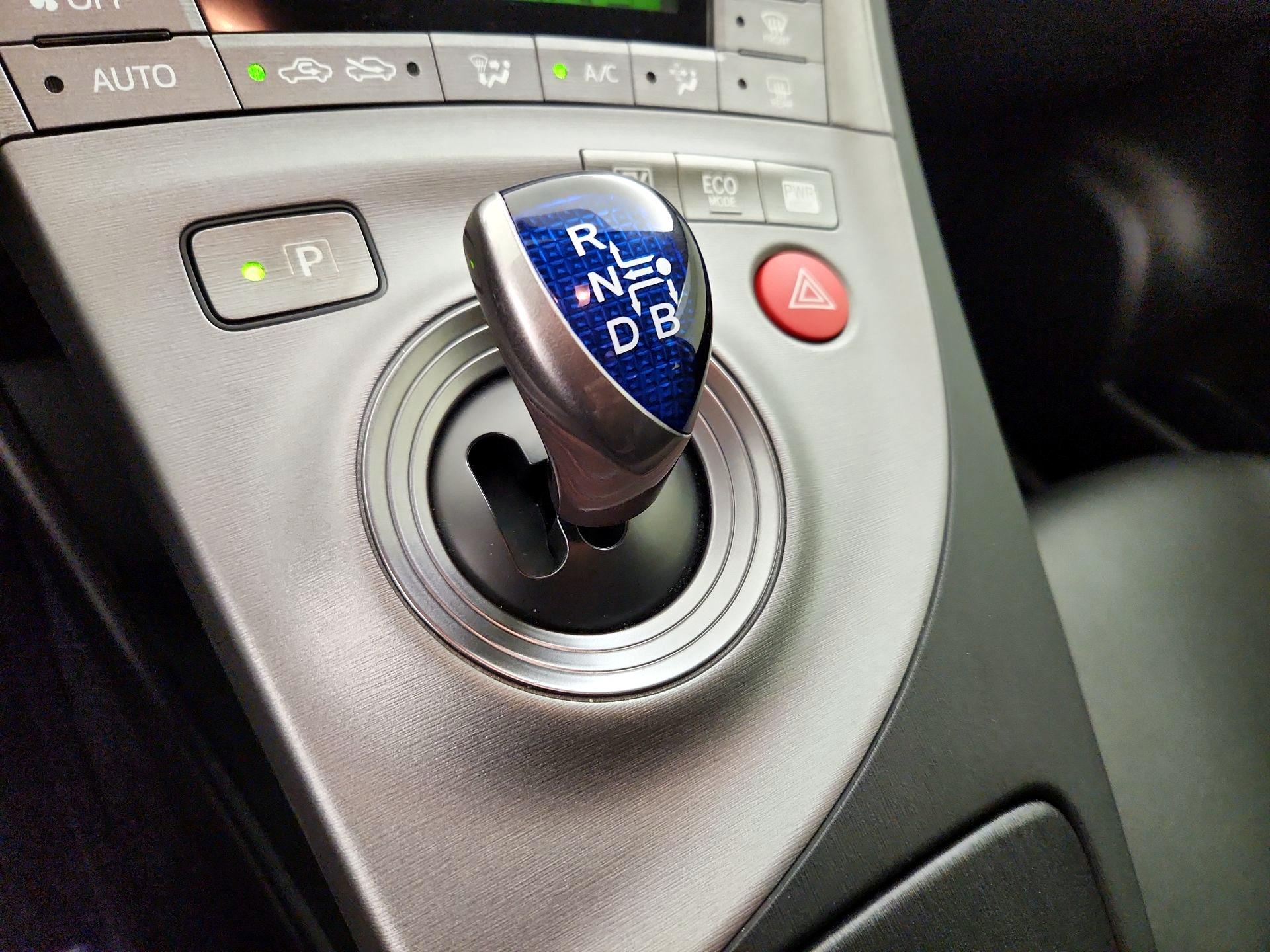 Thumbnail: 2015 Toyota Prius - 17